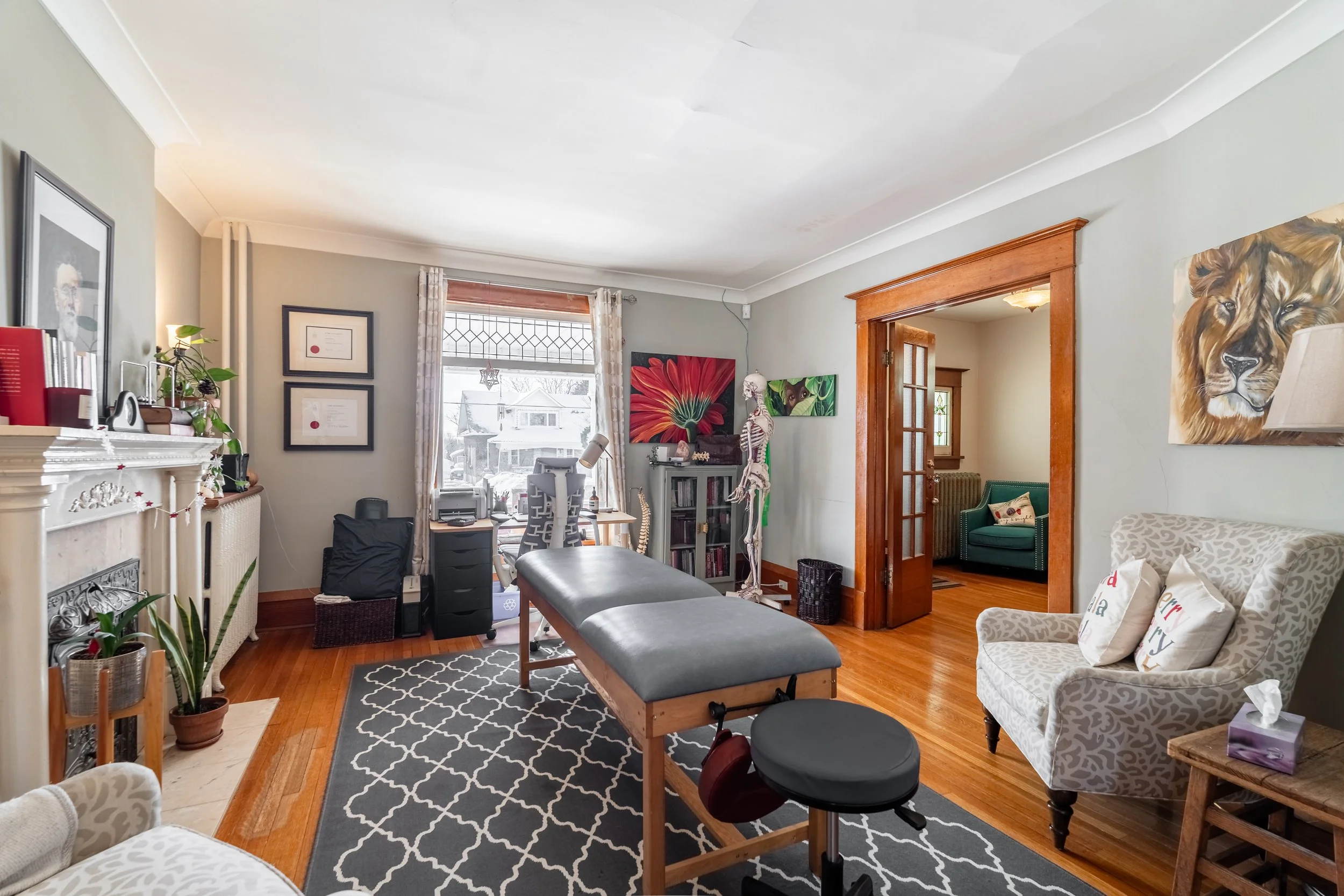 Framless - 6038 Main St - 016.jpg