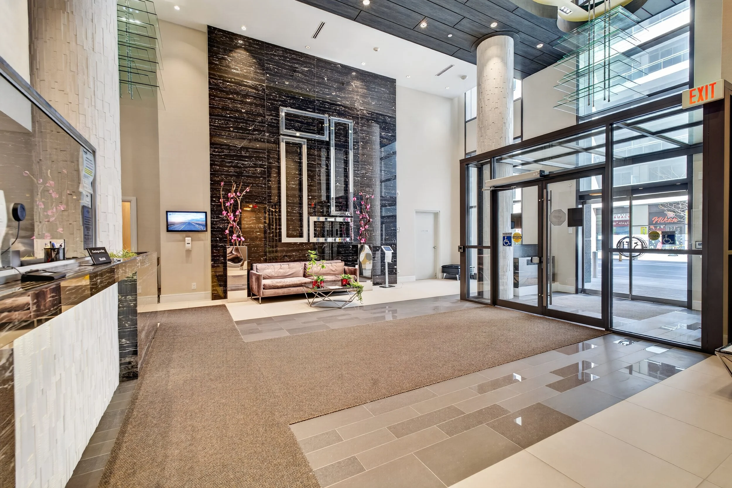 Frameless - 9199 Yonge St Unit 102SE - 007.jpg