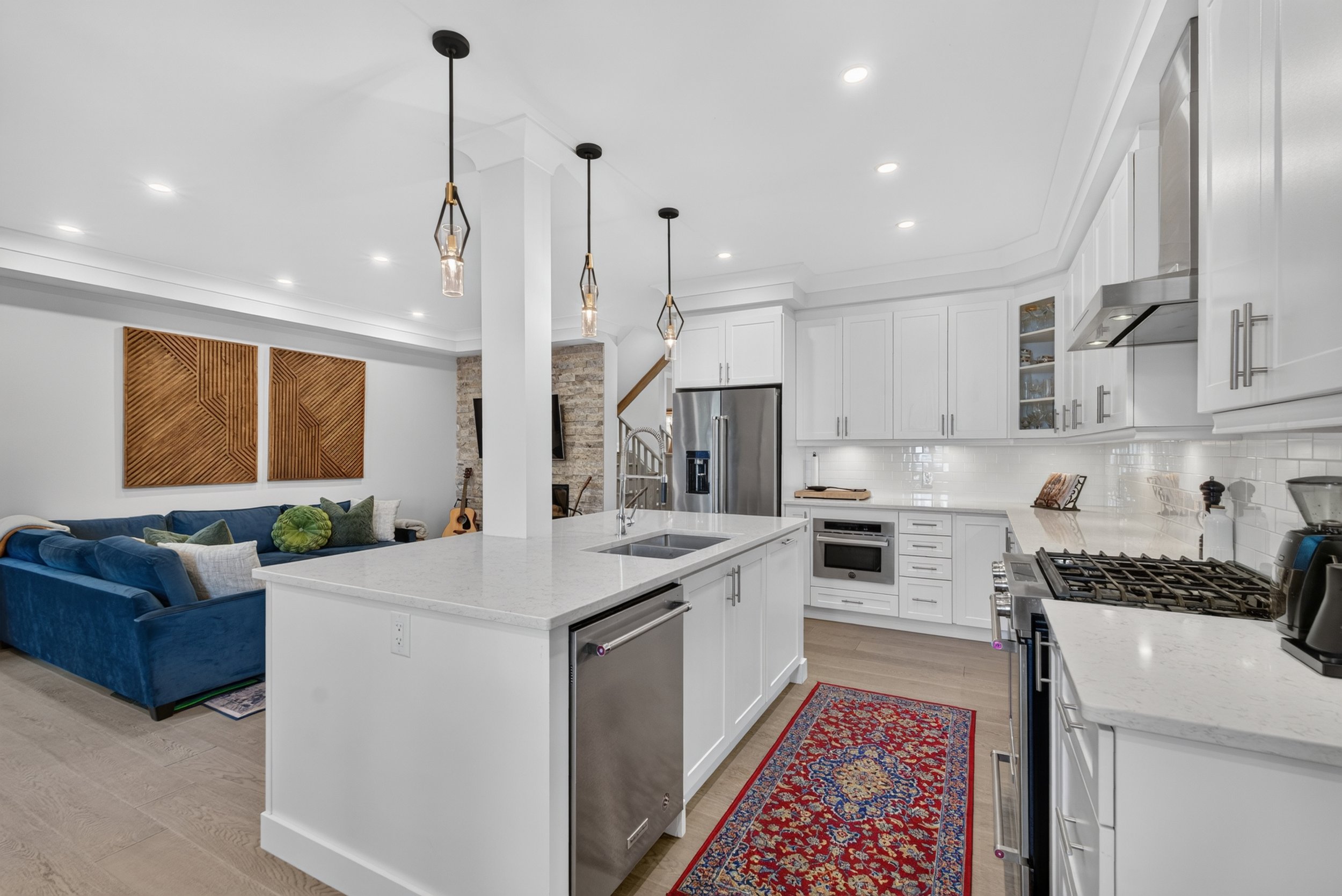 Frameless - 40 Lowther Ave - 025.jpg
