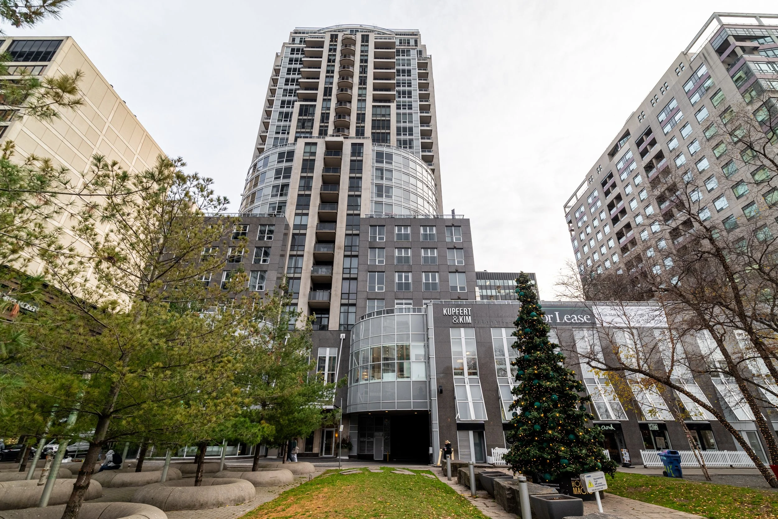 U1403  10 Bellair St, Toronto - 004.jpg