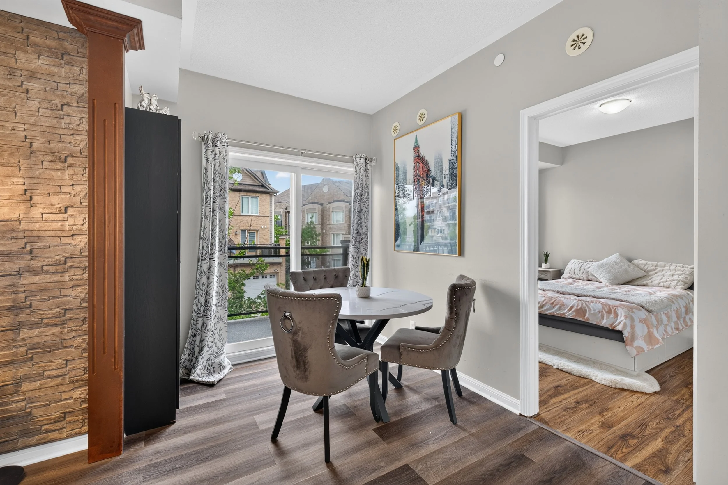Frameless - 3075 Thomas St - 023.jpg