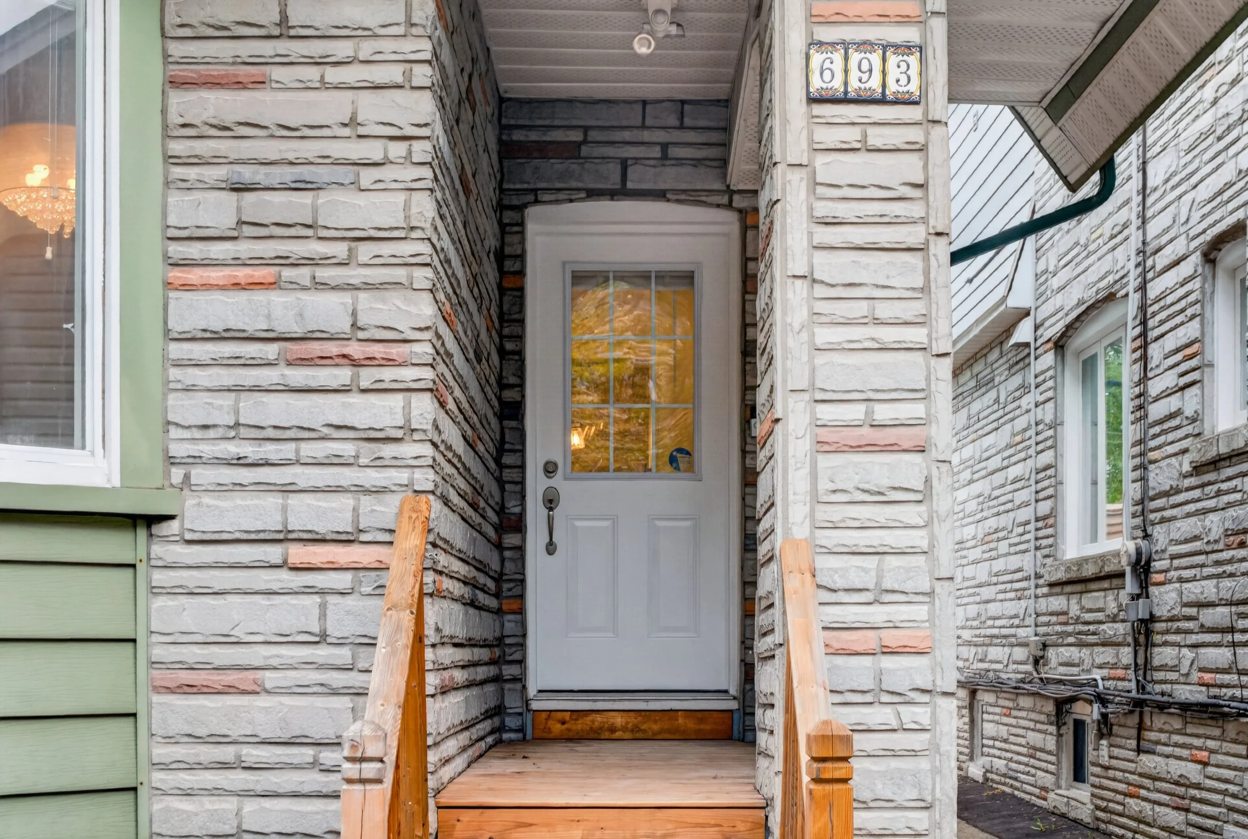 Frameless - 693 Greenwood Ave - 006.jpg