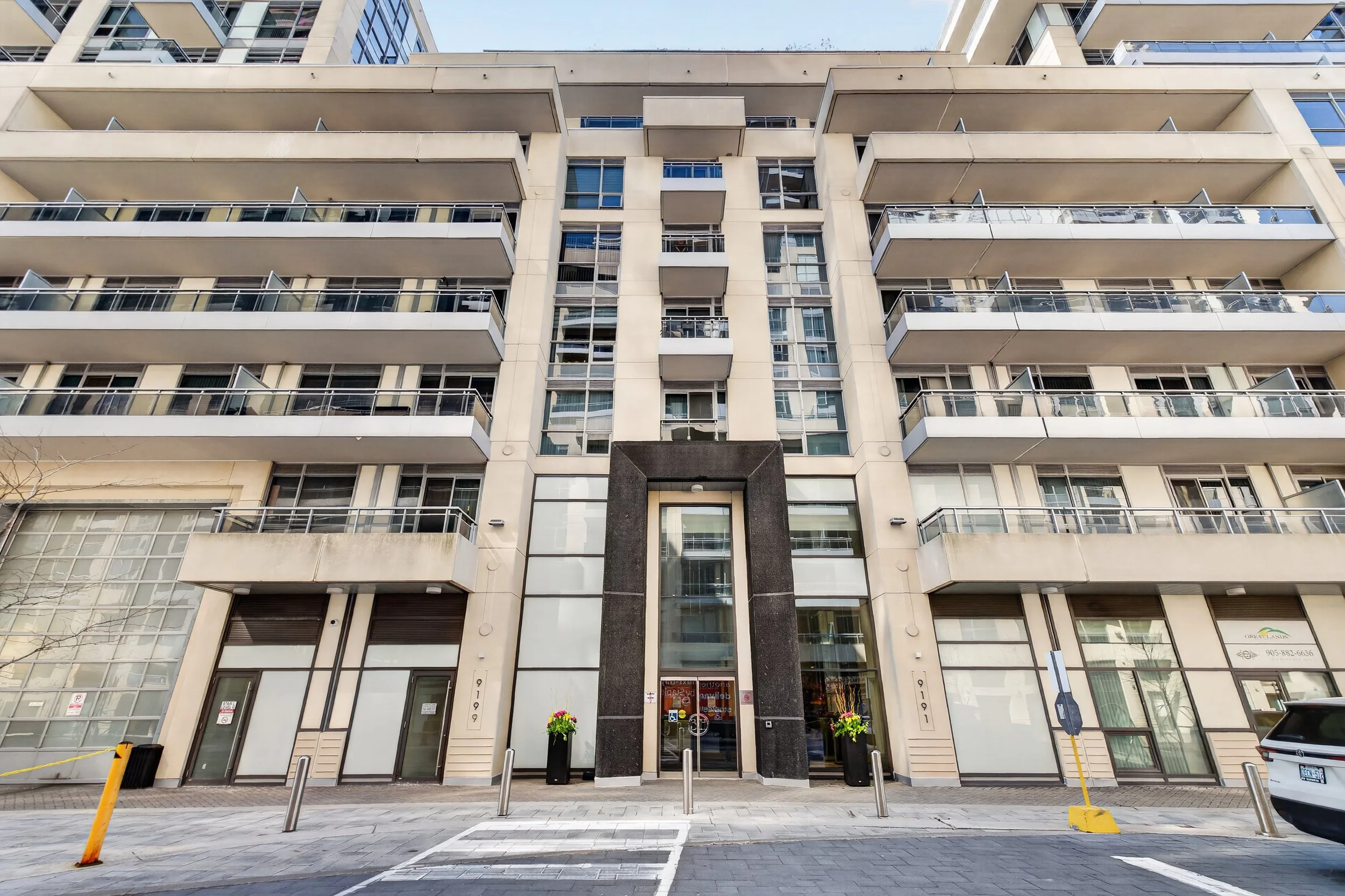 Frameless - 9199 Yonge St Unit 102SE - 005.jpg