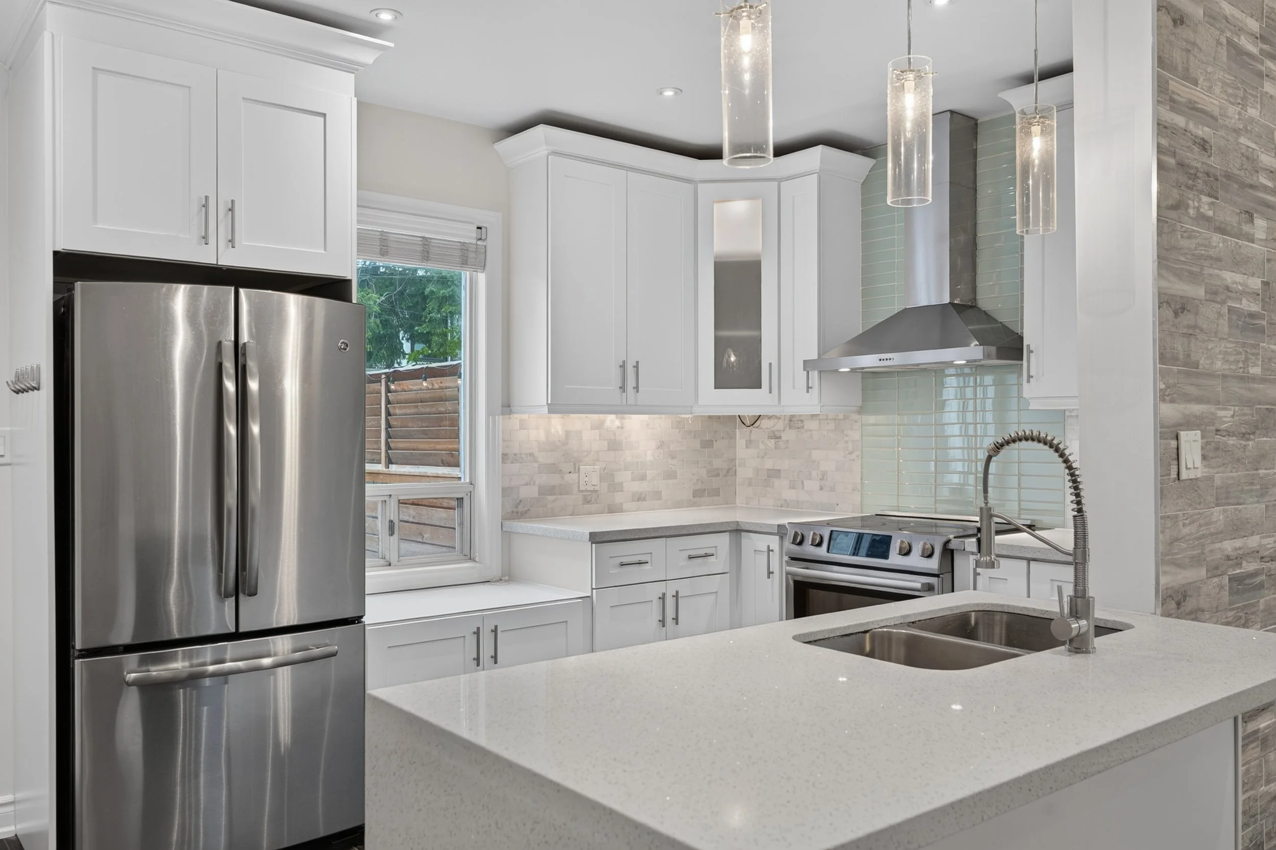 Frameless - 693 Greenwood Ave - 018.jpg
