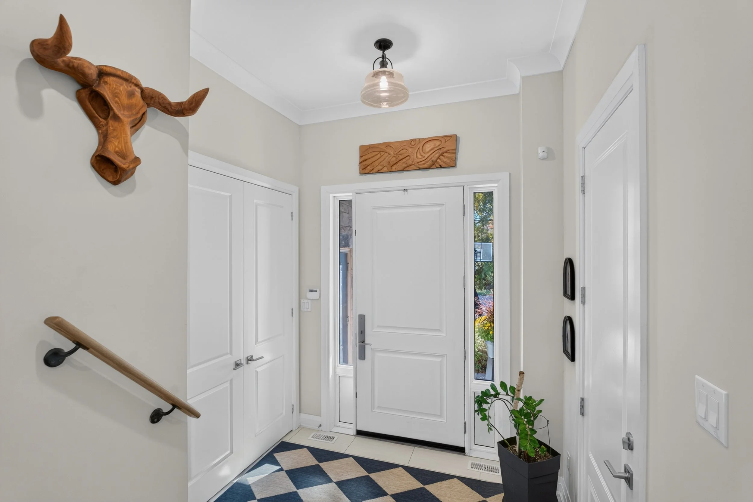 Frameless - 40 Lowther Ave - 007.jpg
