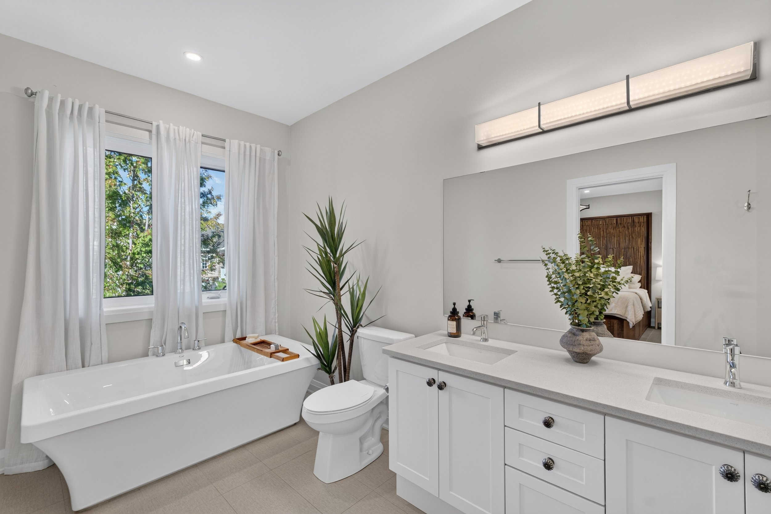 Frameless - 40 Lowther Ave - 048.jpg