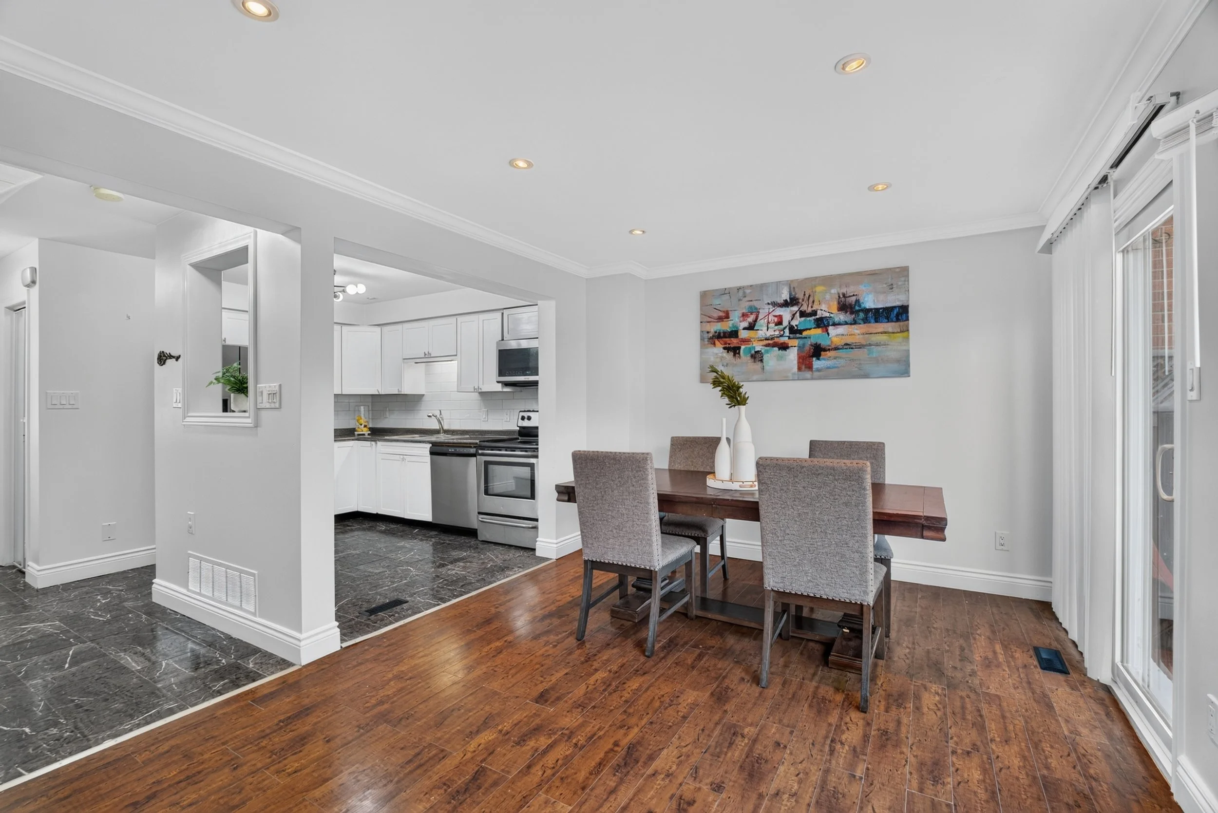 Frameless - 14 Mullis Cres - 017.jpg
