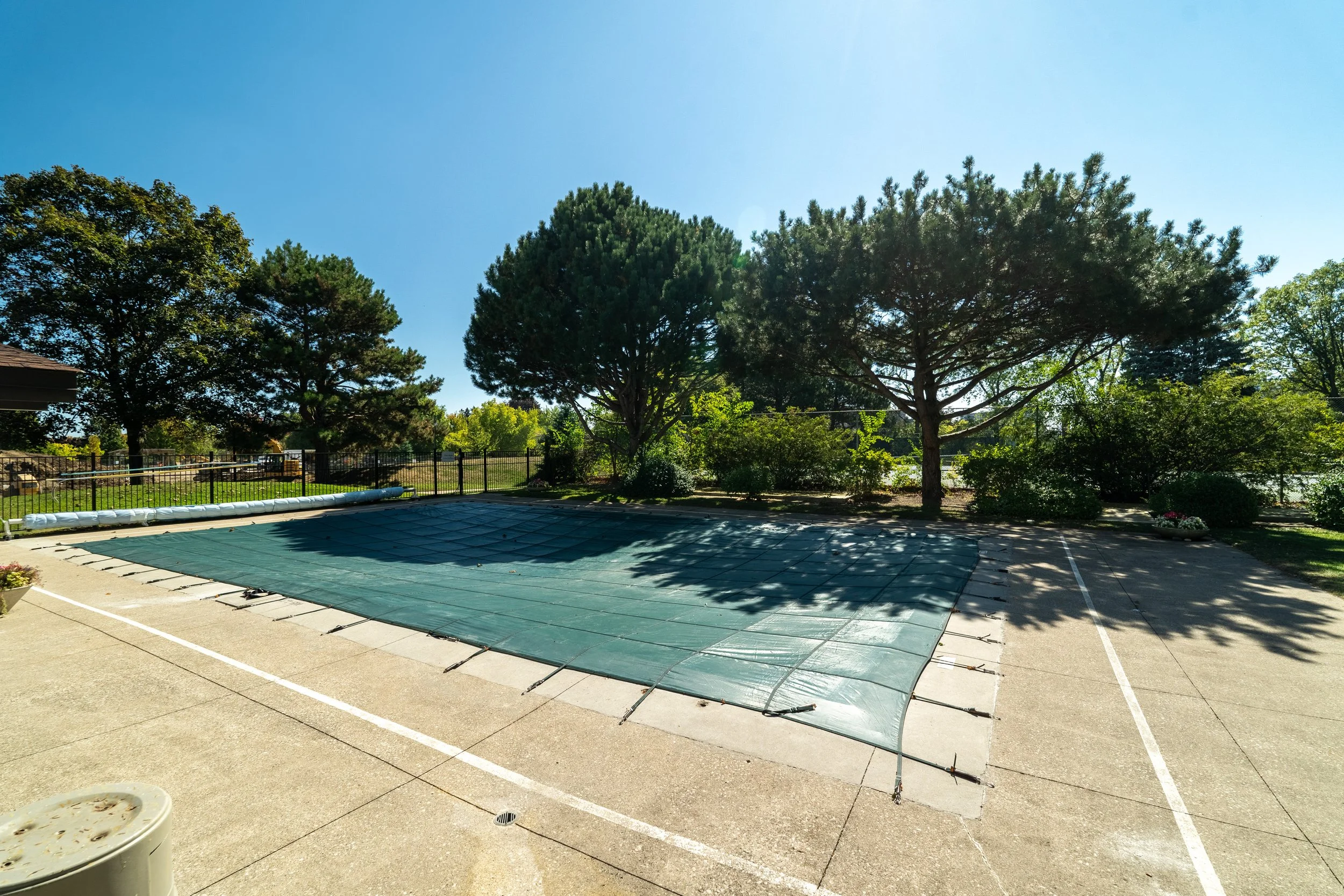 Frameless - 1555 Finch -050.jpg
