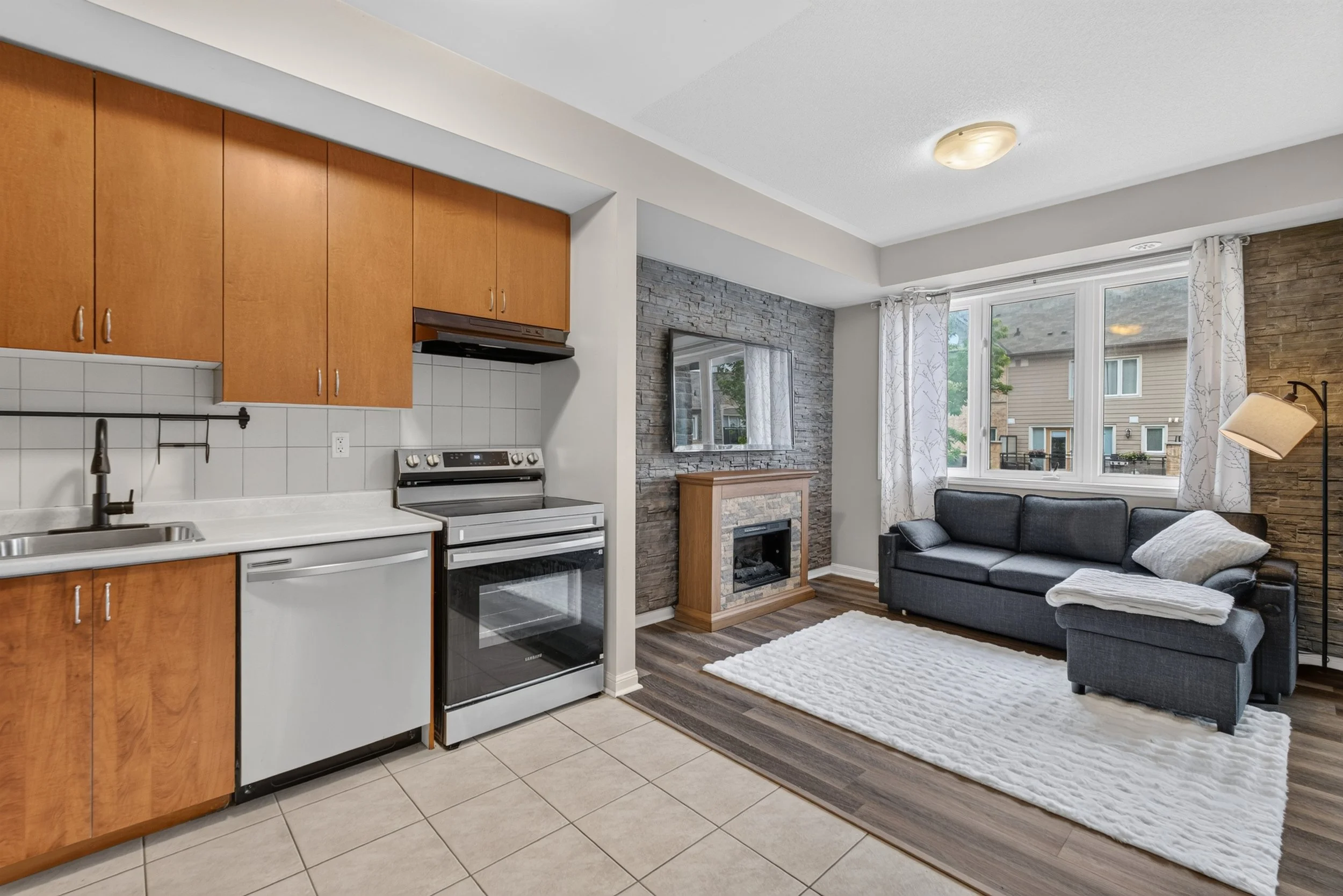 Frameless - 3075 Thomas St - 012.jpg