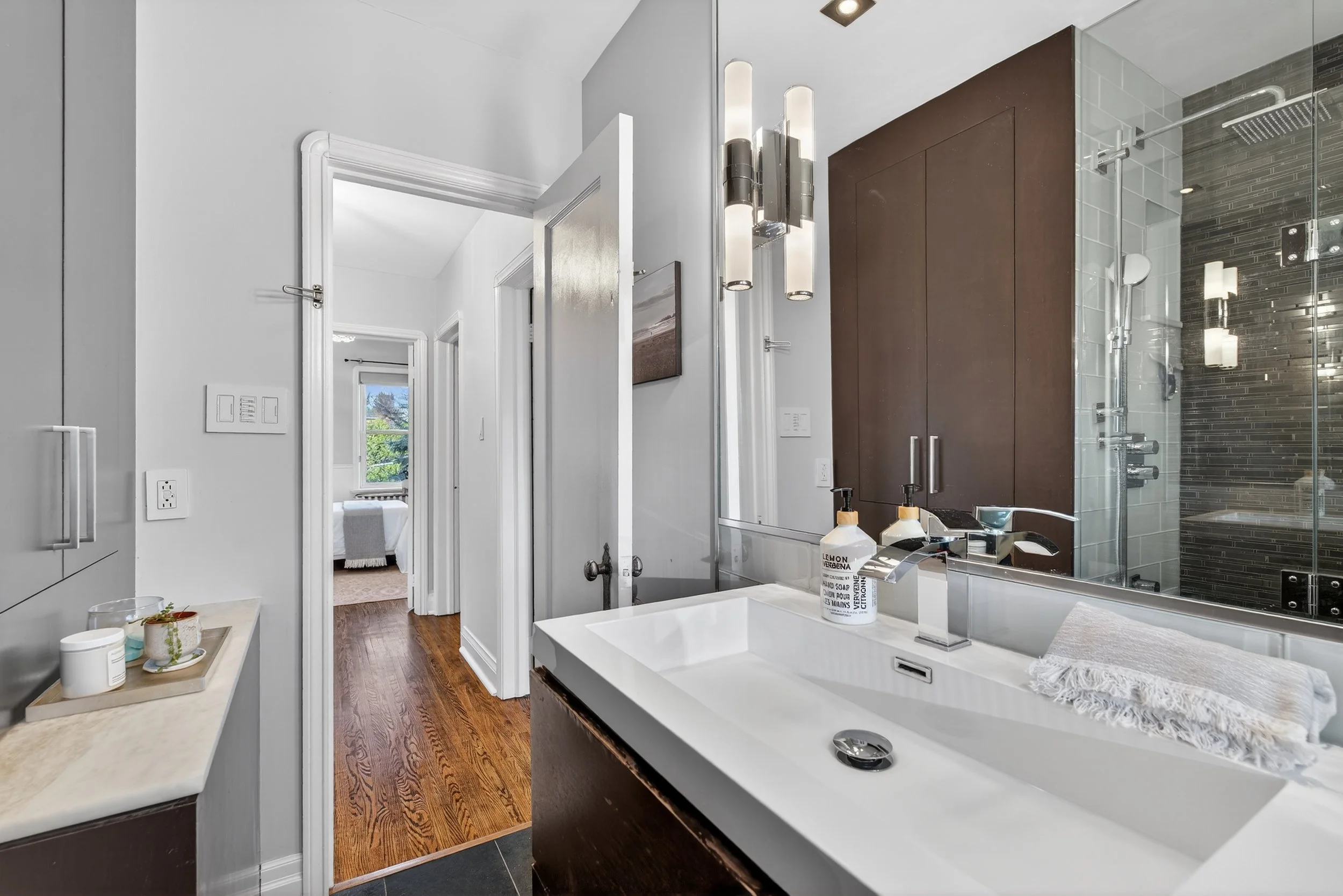 Frameless - 505 Sutherland -034.jpg