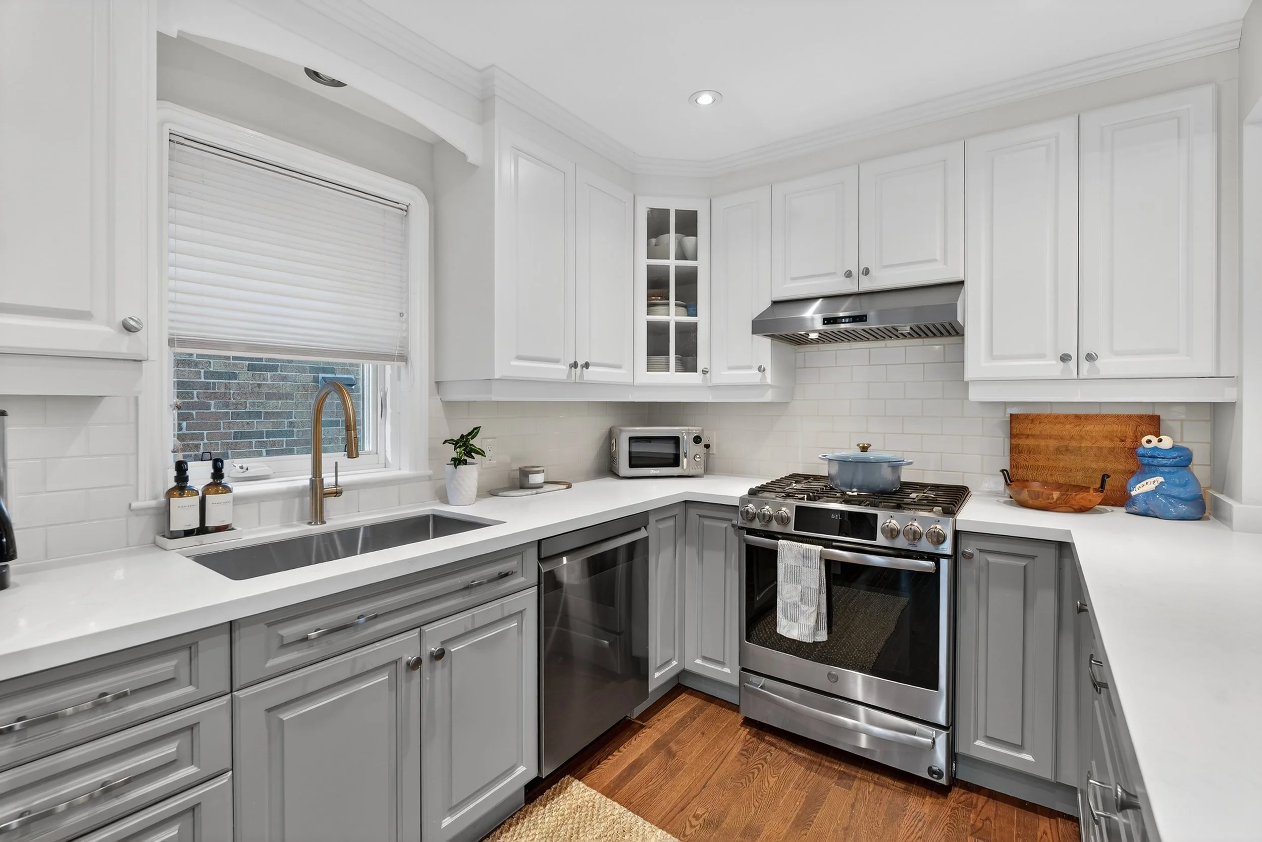 Frameless - 505 Sutherland -018.jpg