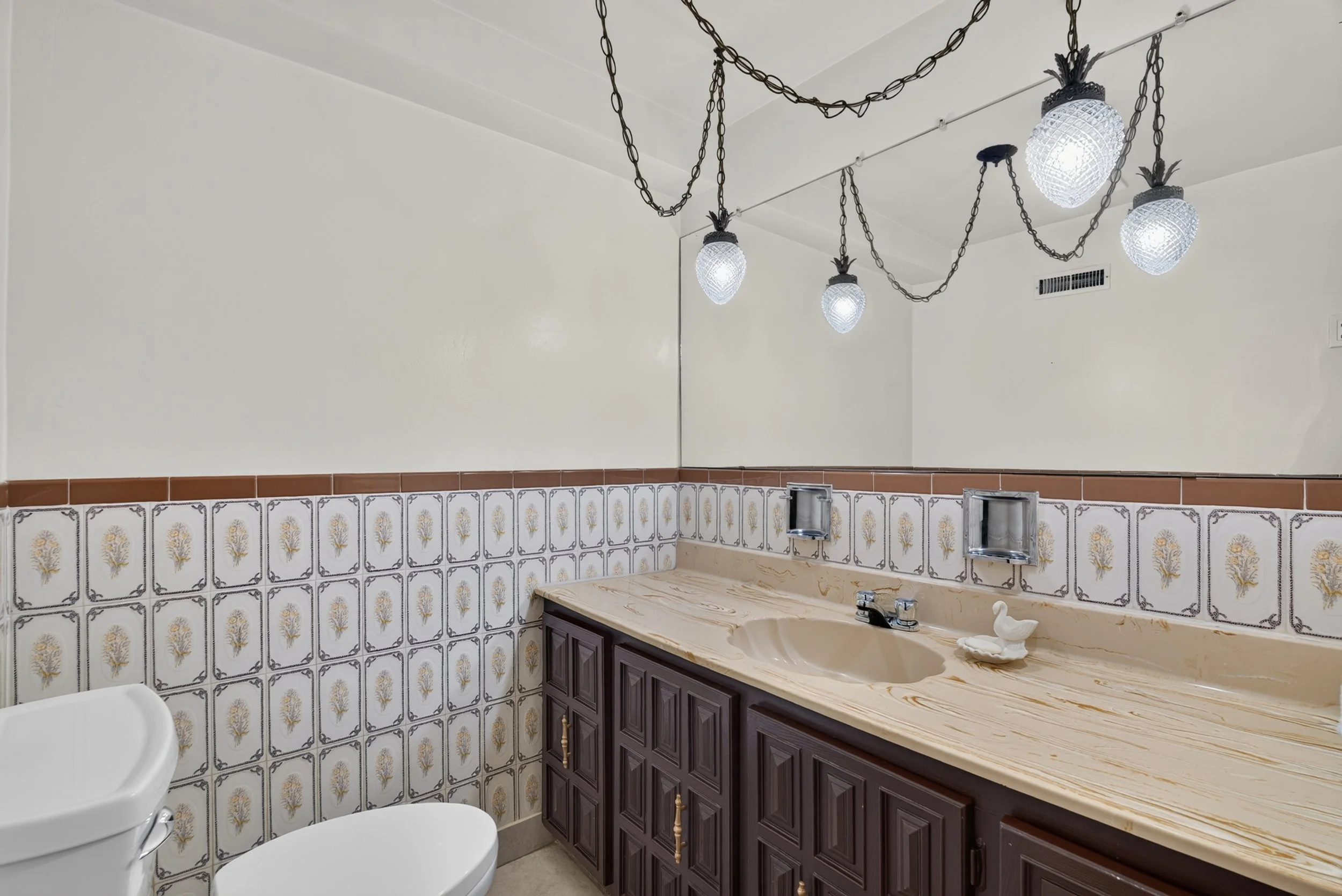 Frameless - 3697 Broomhill Cres - 050.jpg