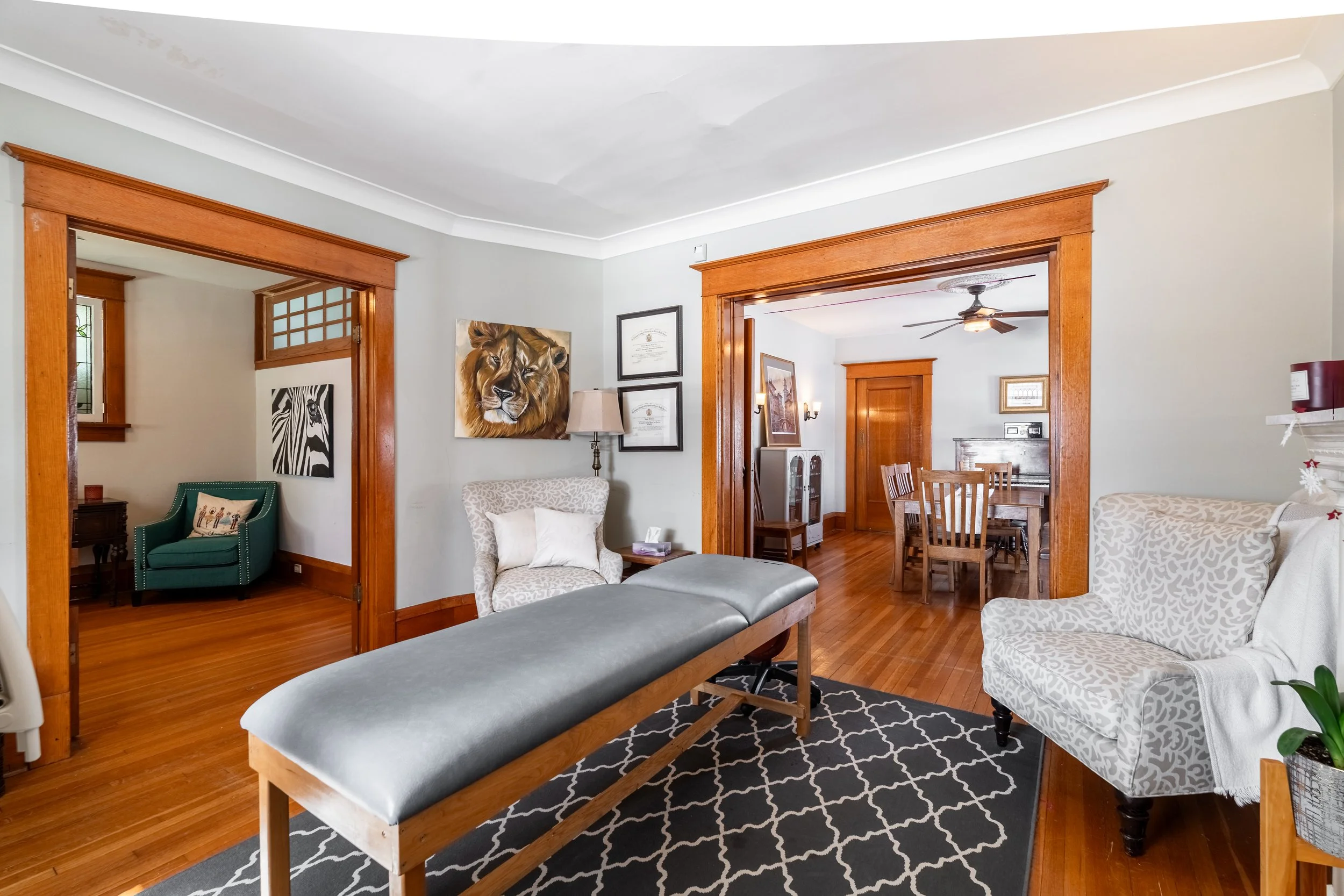 Framless - 6038 Main St - 017.jpg