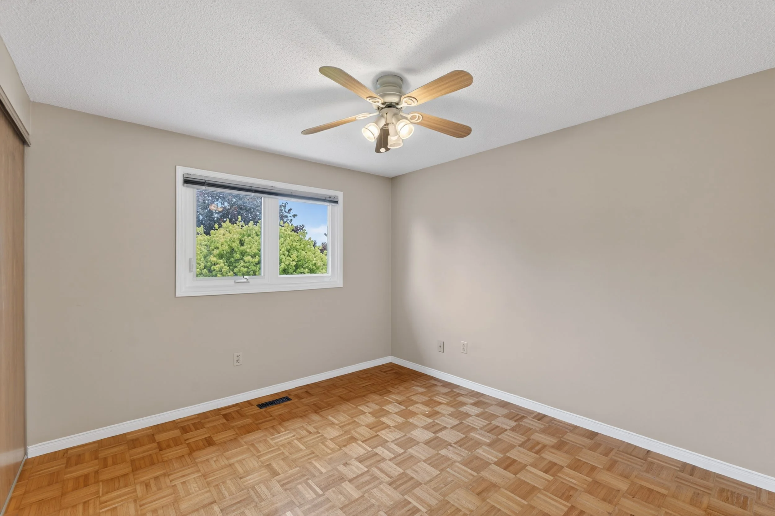 Frameless - 12 Patterson Cres - 037.jpg