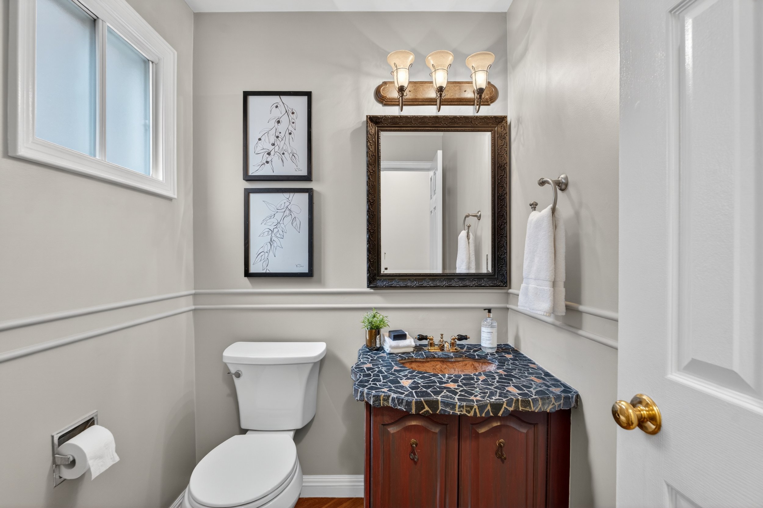 Frameless - 12 Patterson Cres - 027.jpg