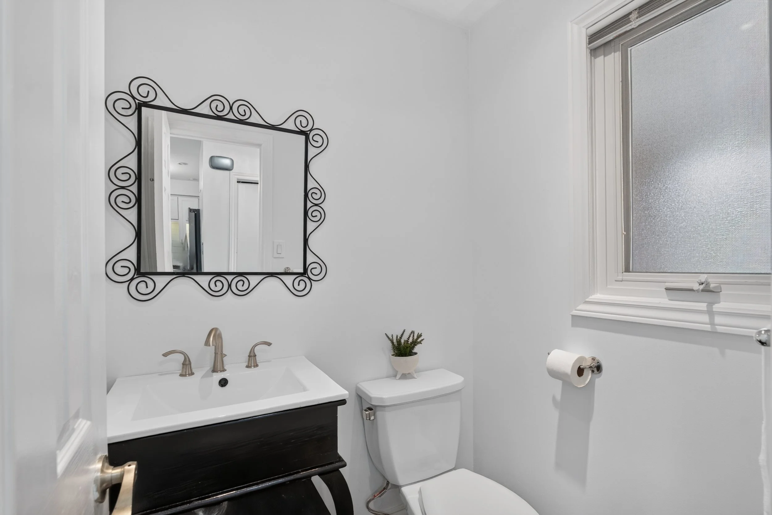 Frameless - 14 Mullis Cres - 019.jpg