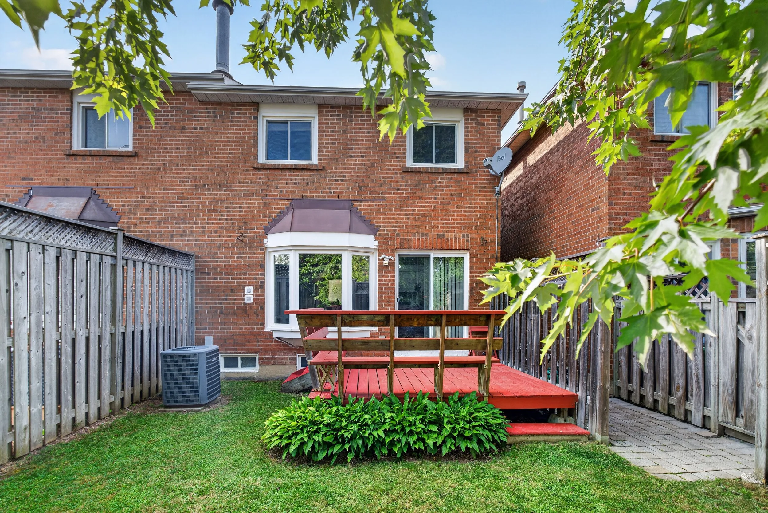 Frameless - 14 Mullis Cres - 037.jpg