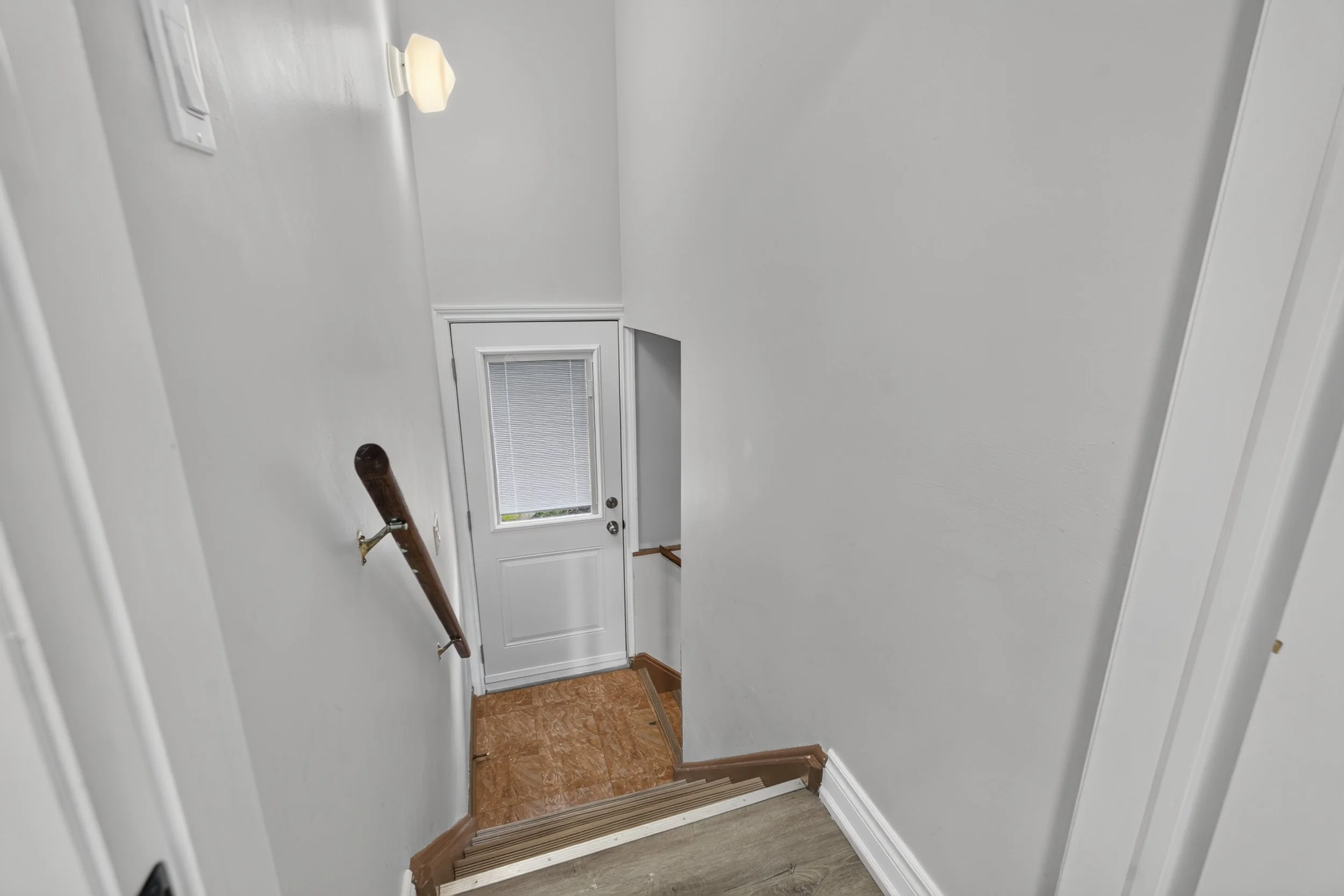 Frameless - 3 Minstrel Dr - 035.jpg