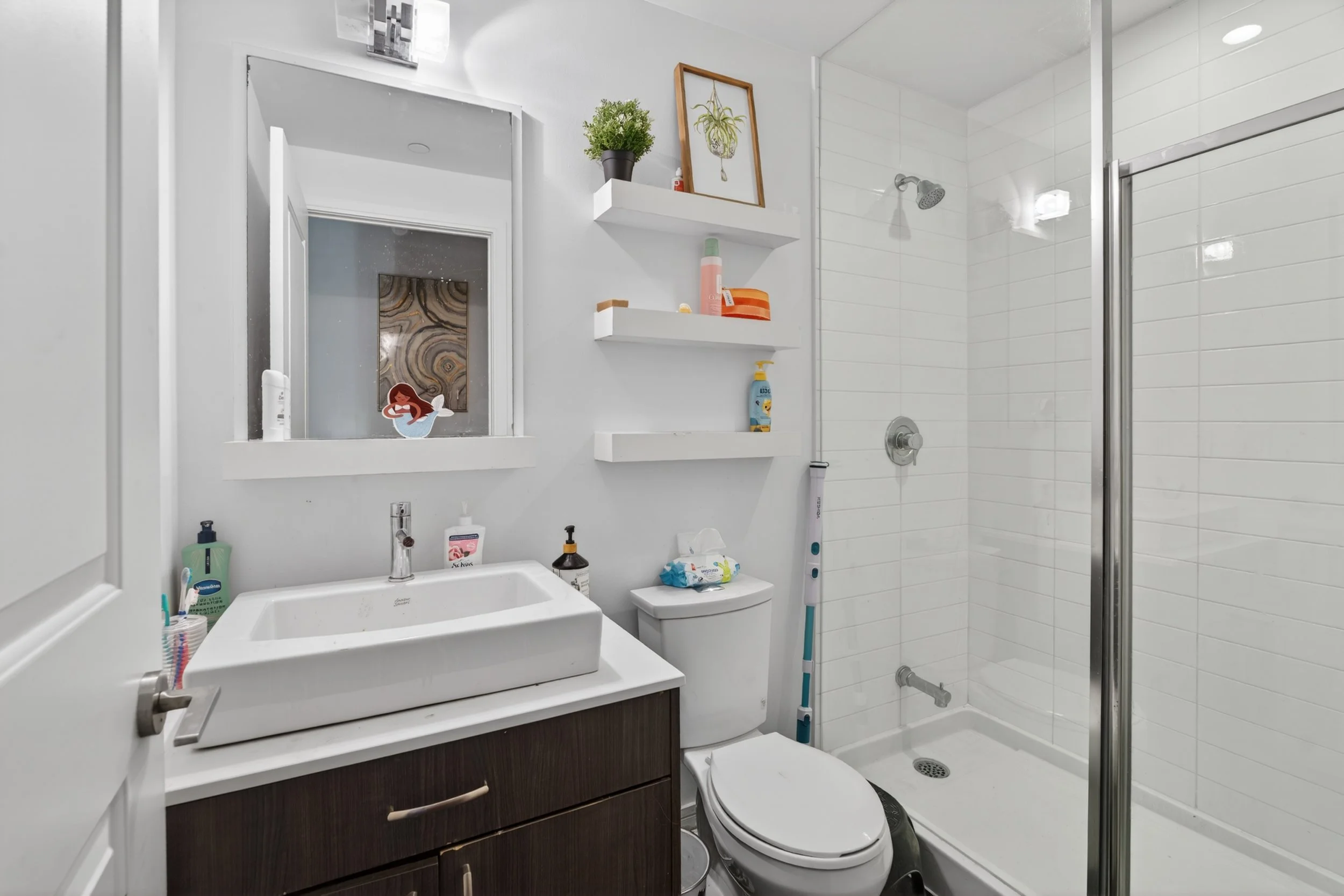 Frameless - 9199 Yonge St Unit 102SE - 020.jpg