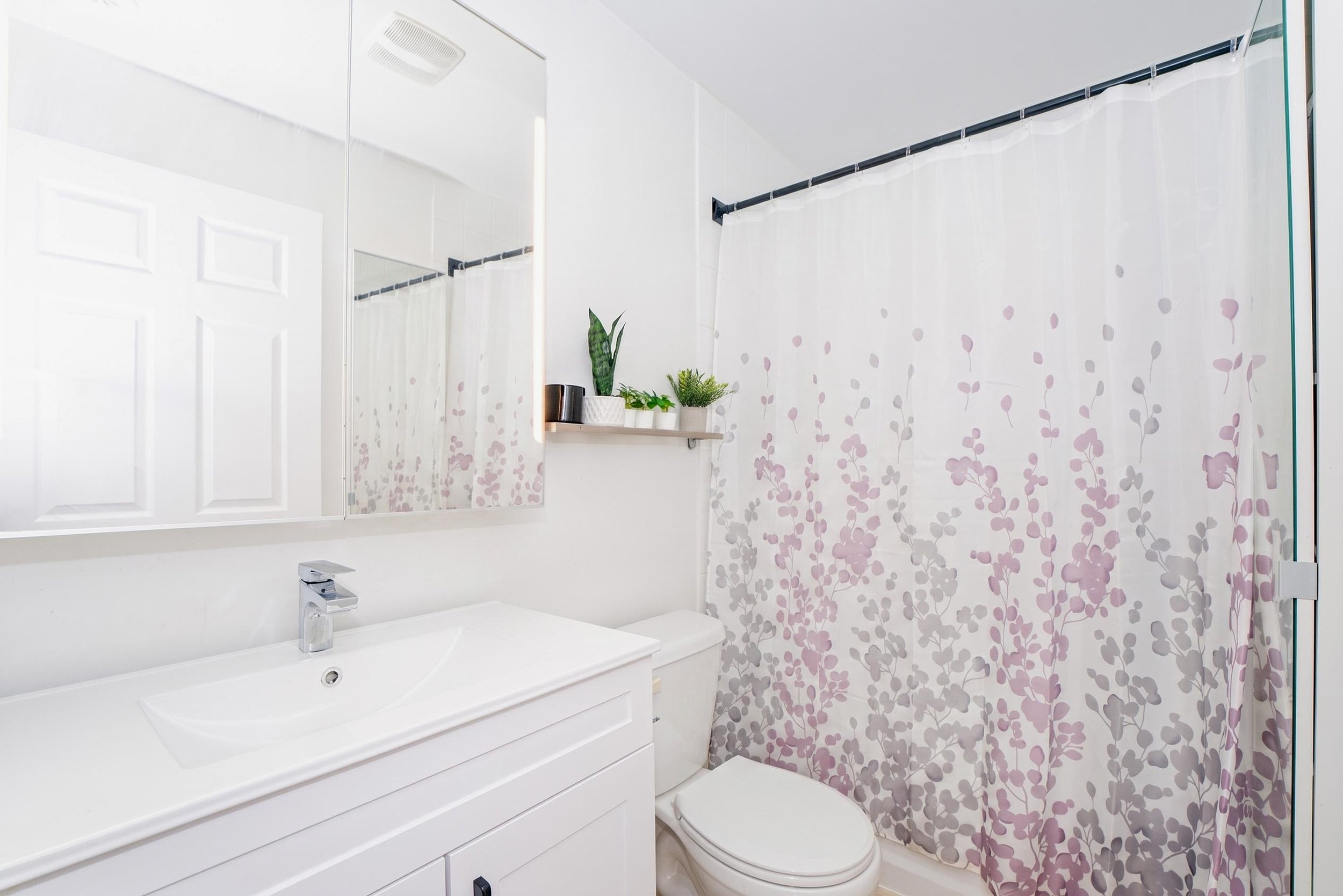 Frameless - 3075 Thomas St - 030.jpg