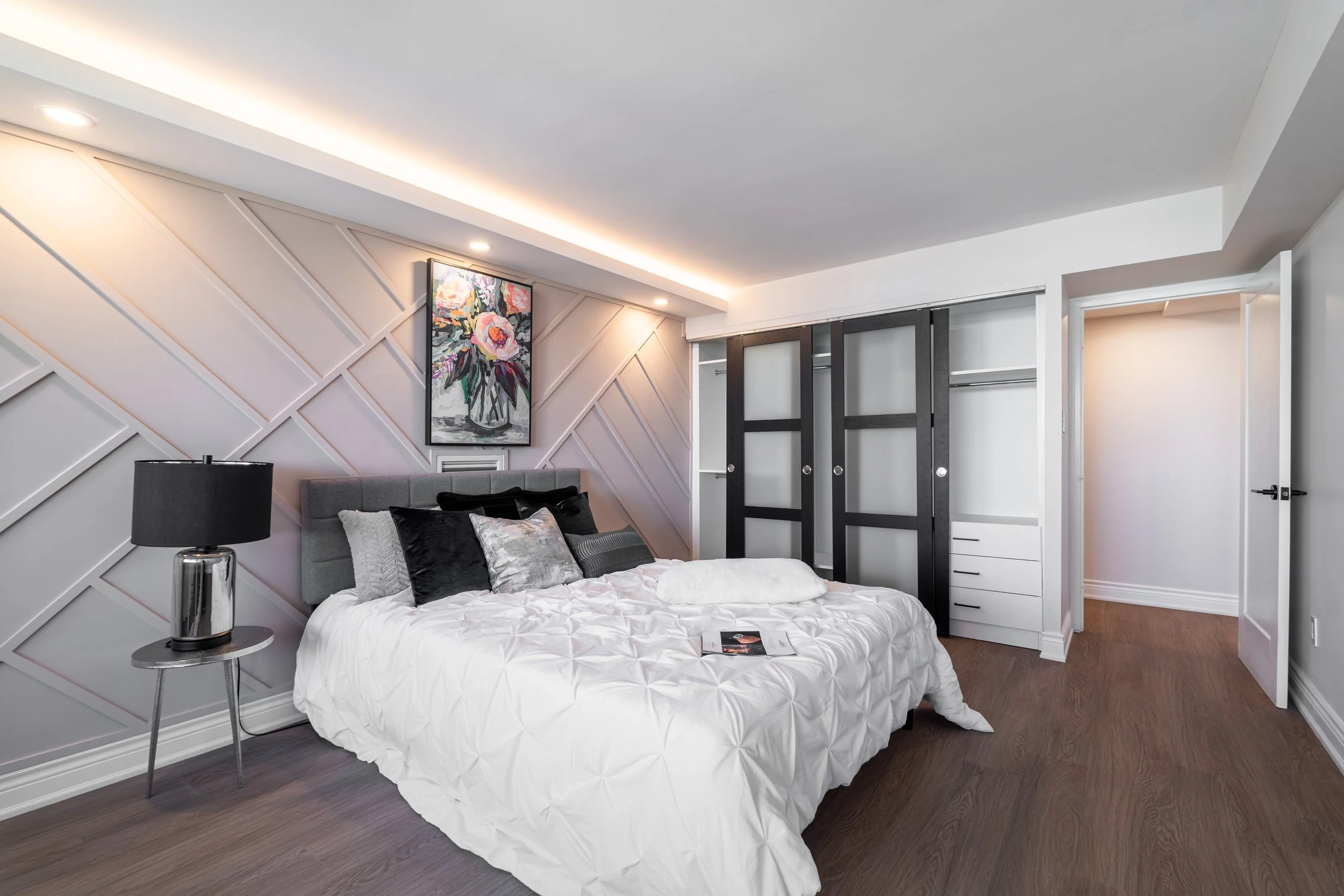 Frameless - 1555 Finch -034.jpg