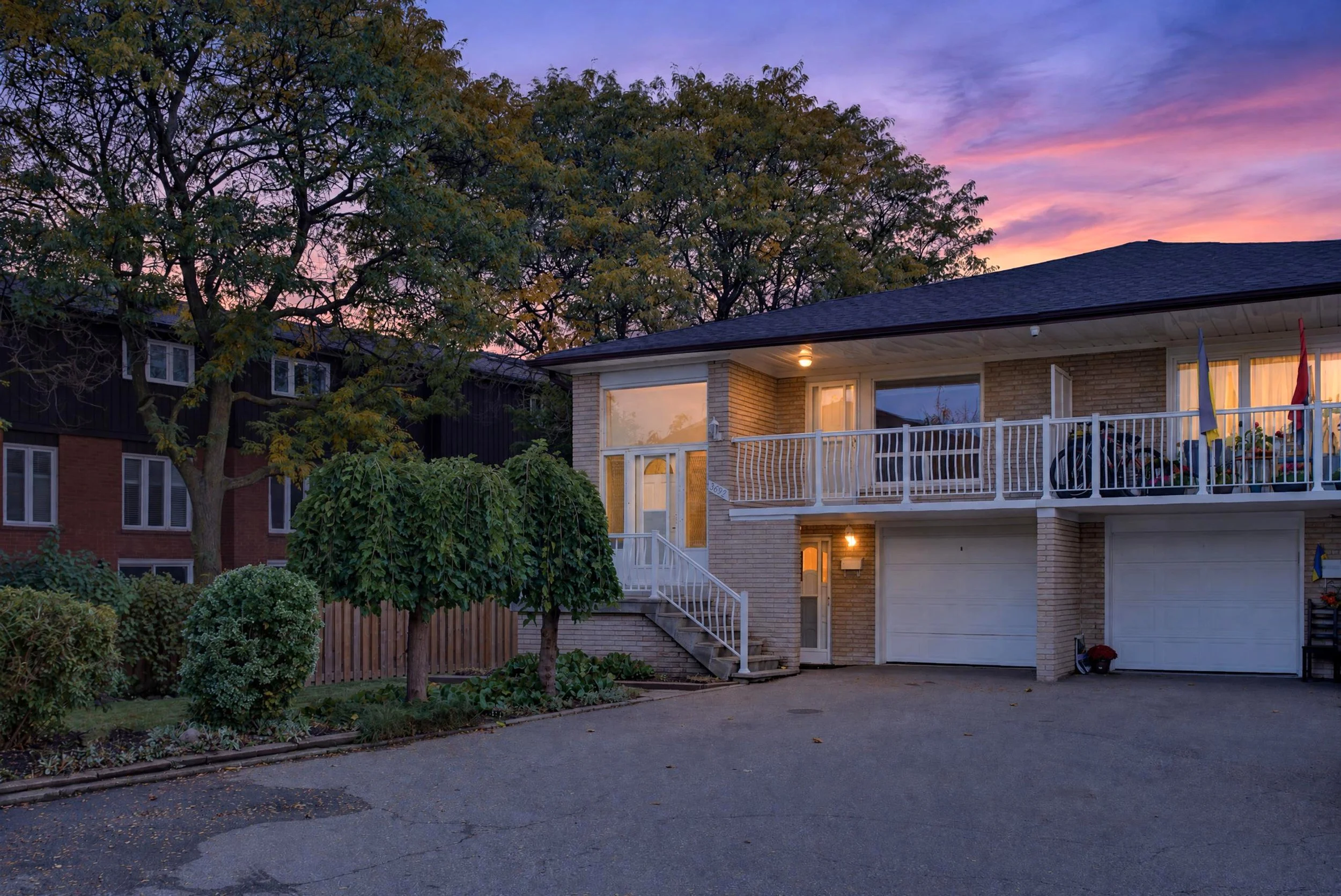 Frameless - 3697 Broomhill Cres - 001.jpg