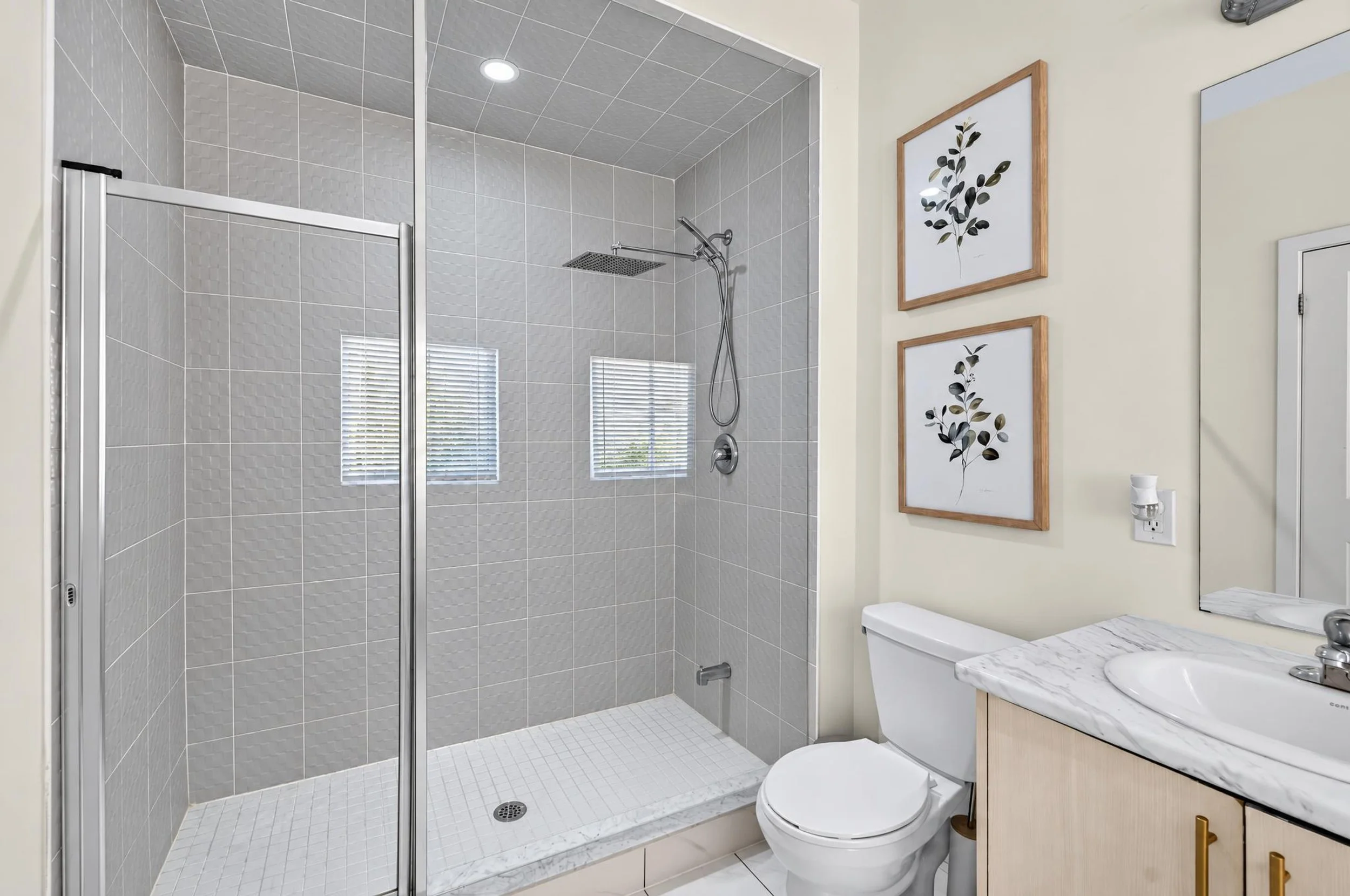 Frameless - 62 Pageant Ave - 037.jpg