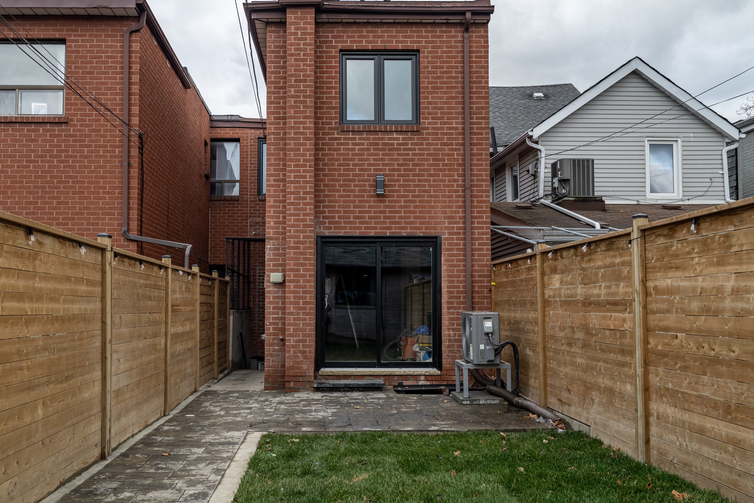 Frameless - 283 Euclid Ave - 054.jpg