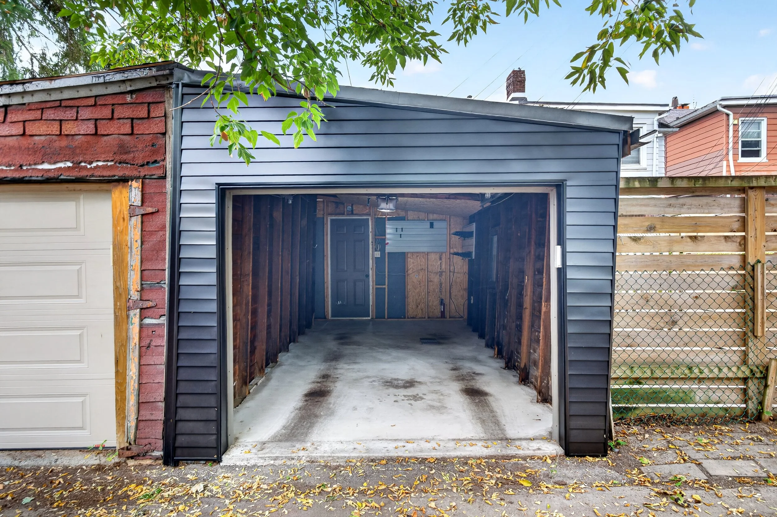 Frameless - 693 Greenwood Ave - 056.jpg