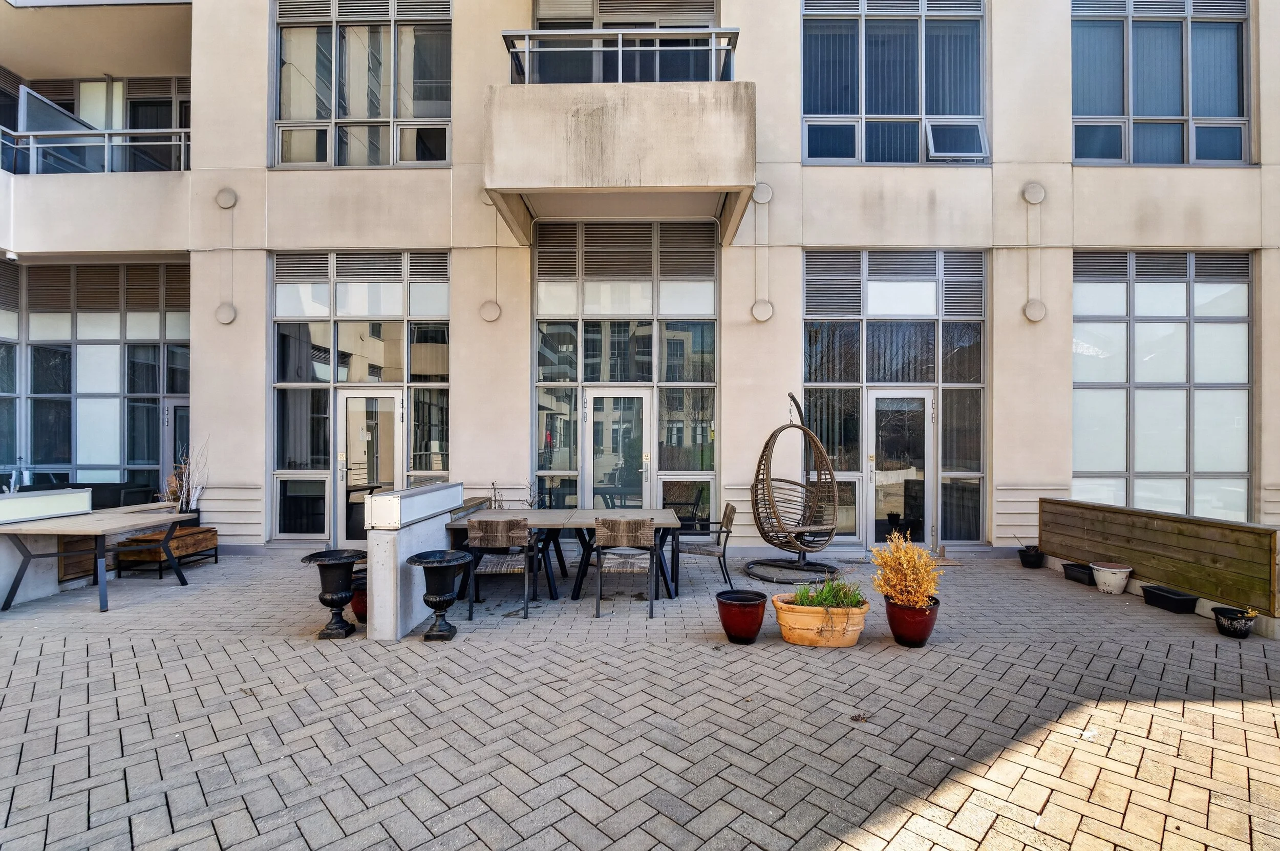 Frameless - 9199 Yonge St Unit 102SE - 033.jpg