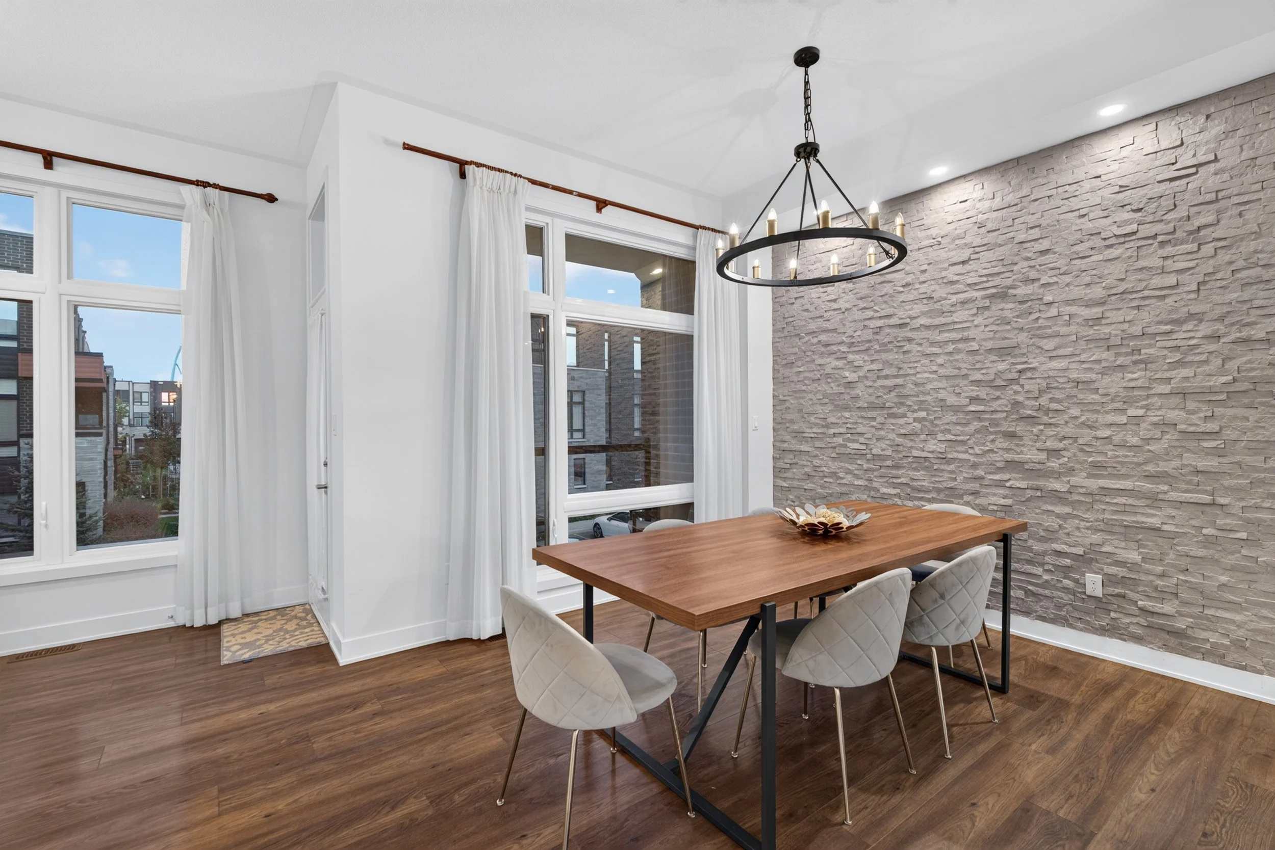 Frameless - 62 Pageant Ave - 016.jpg