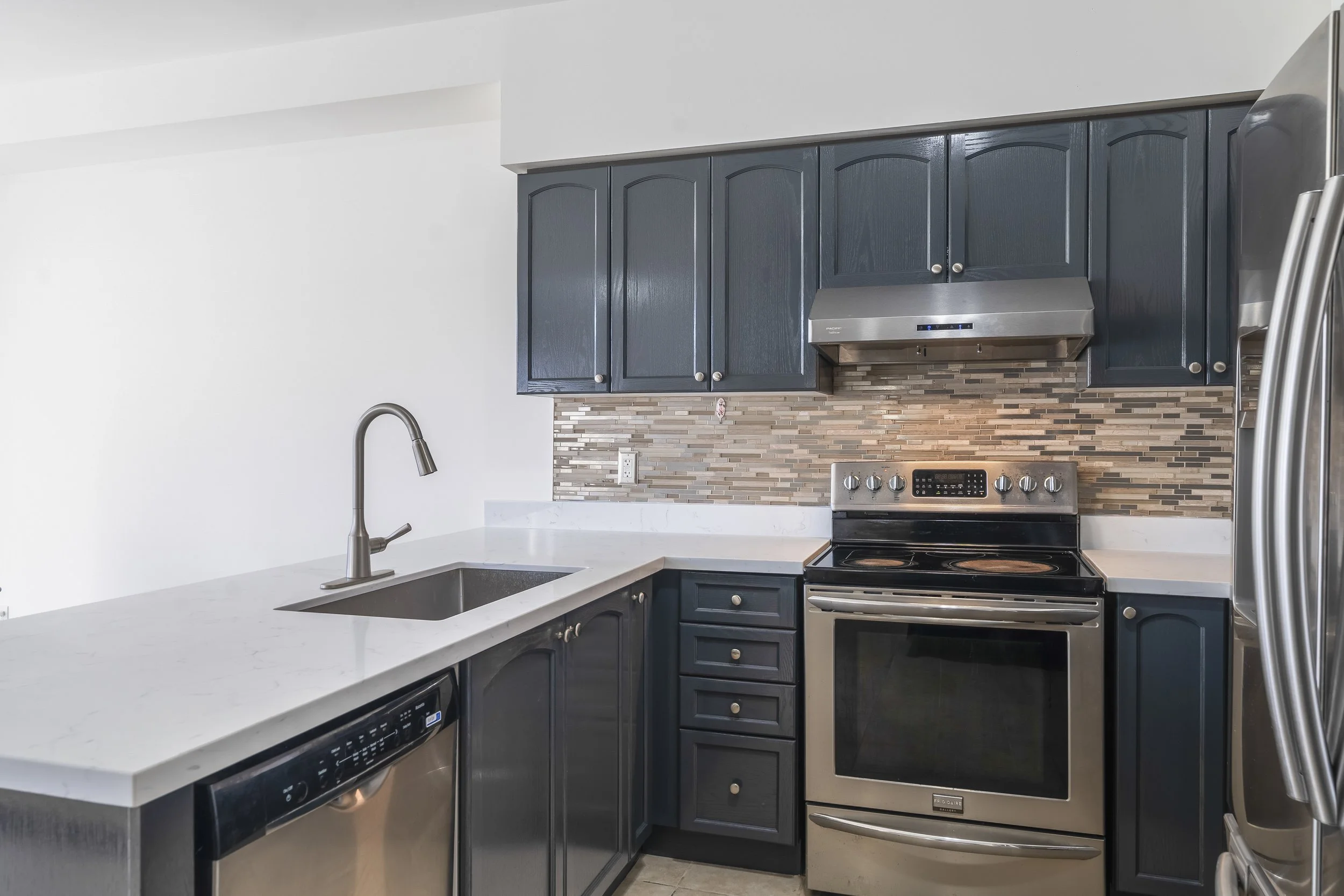 Frameless - 9 Constance St - 009.jpg