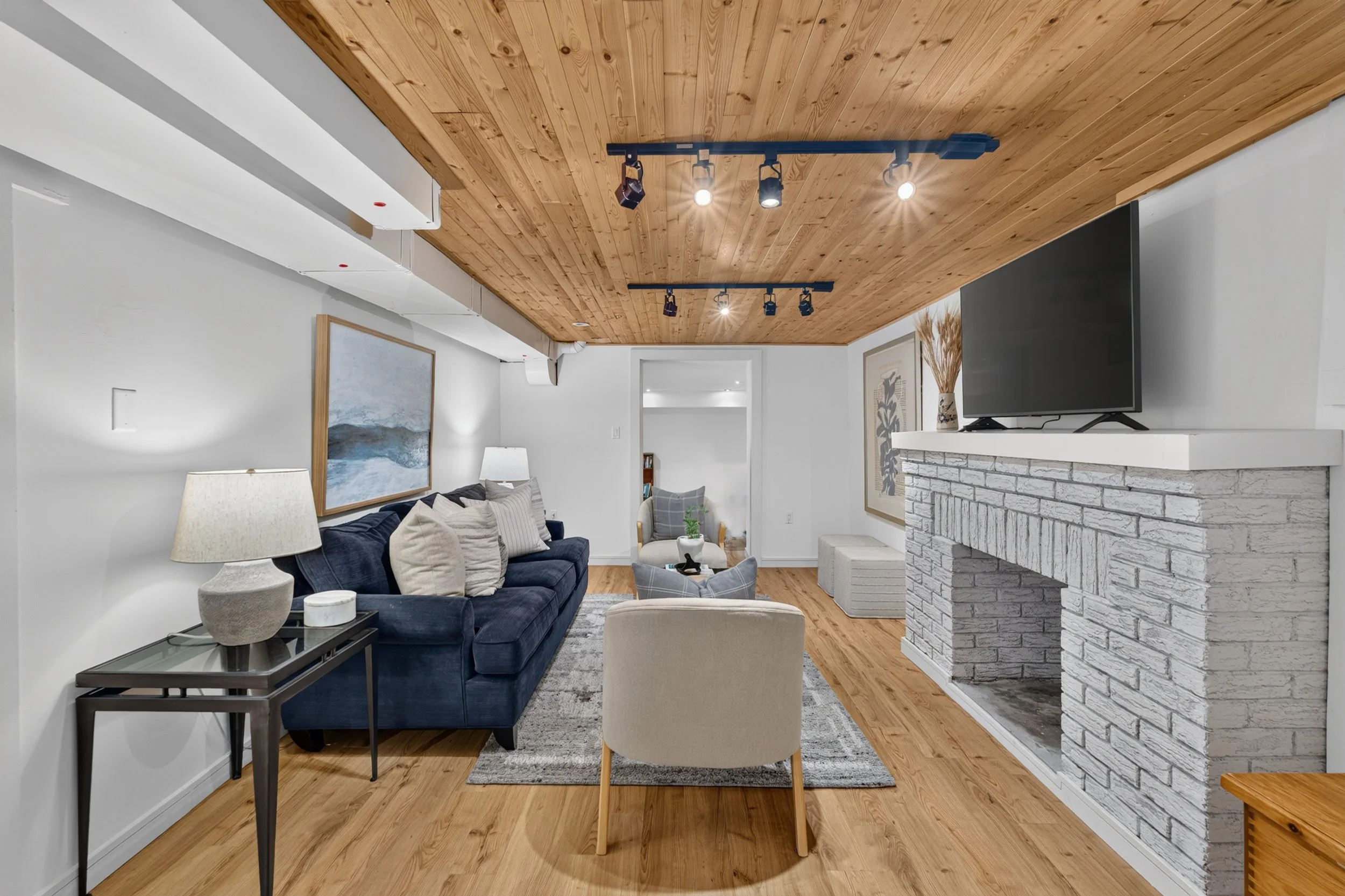 Frameless - 521 Sutherland - 051.jpg