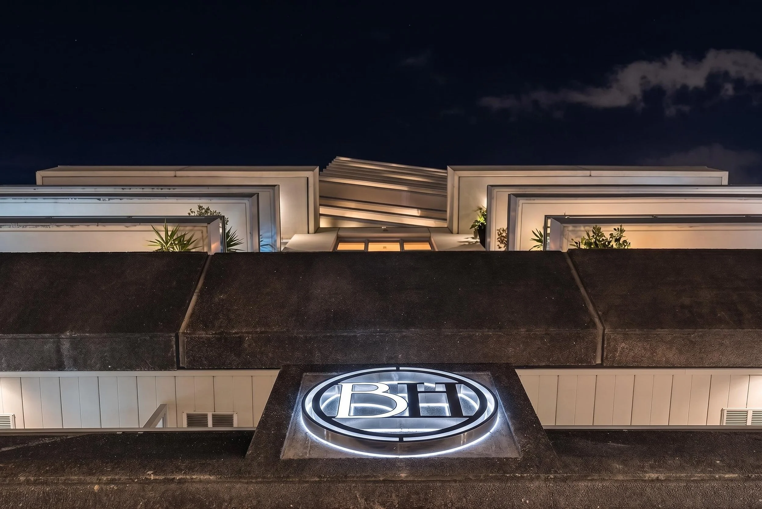 Frameless - 9199 Yonge St Unit 102SE - 052.jpg