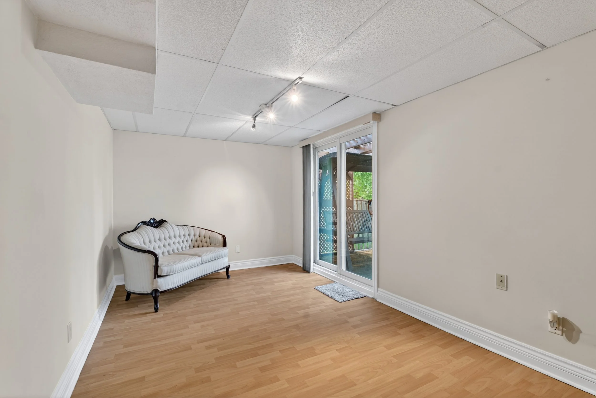 Frameless - 12 Patterson Cres - 045.jpg