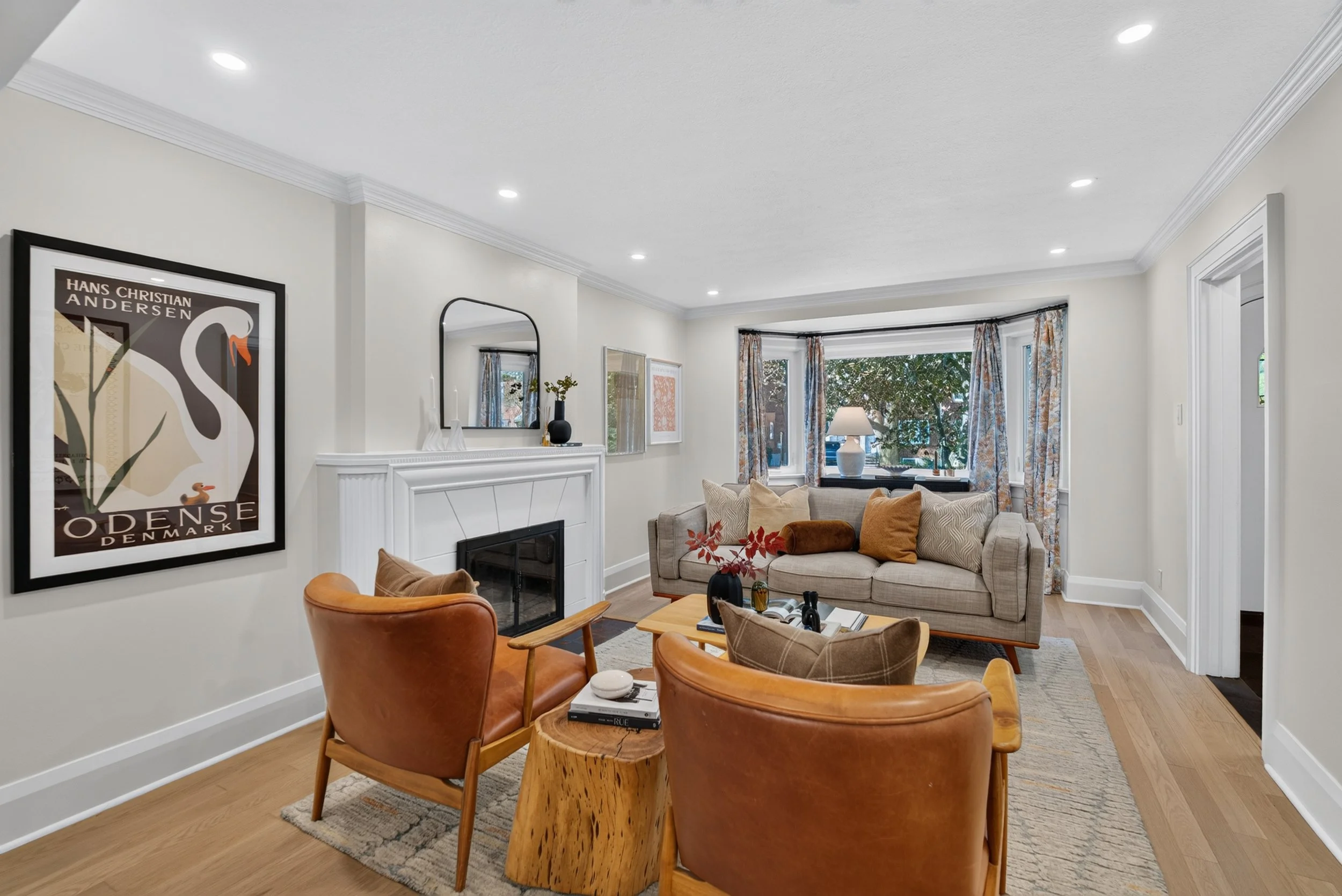 Frameless - 521 Sutherland - 015.jpg