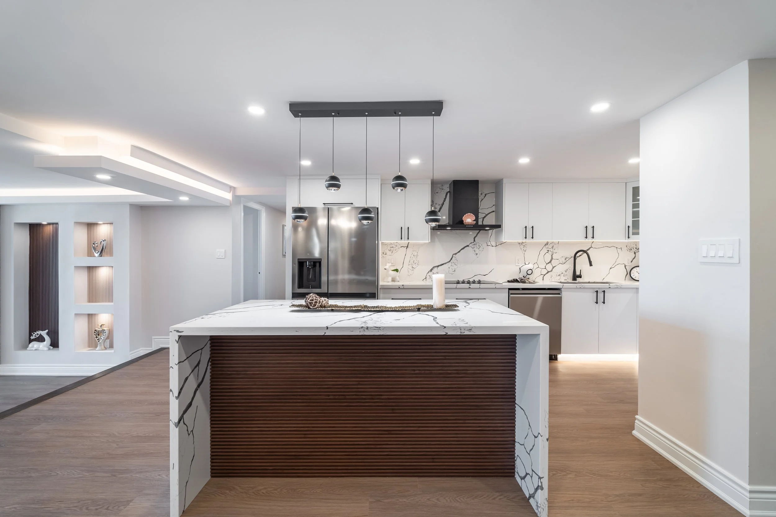 Frameless - 1555 Finch -015.jpg
