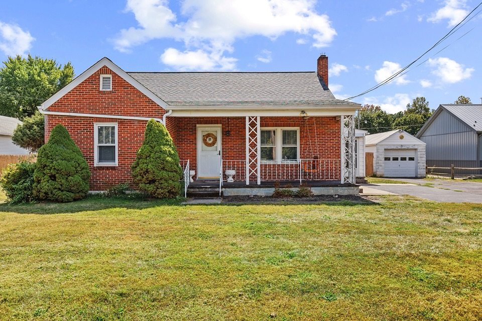 🥳 CLOSED &amp; Storytime ⬇️

Congratulations to my seller clients on the sale of their home! 🎉

I&rsquo;ve had the privilege of helping these clients sell not just one, but TWO homes over the past two years, and I couldn&rsquo;t be more grateful fo