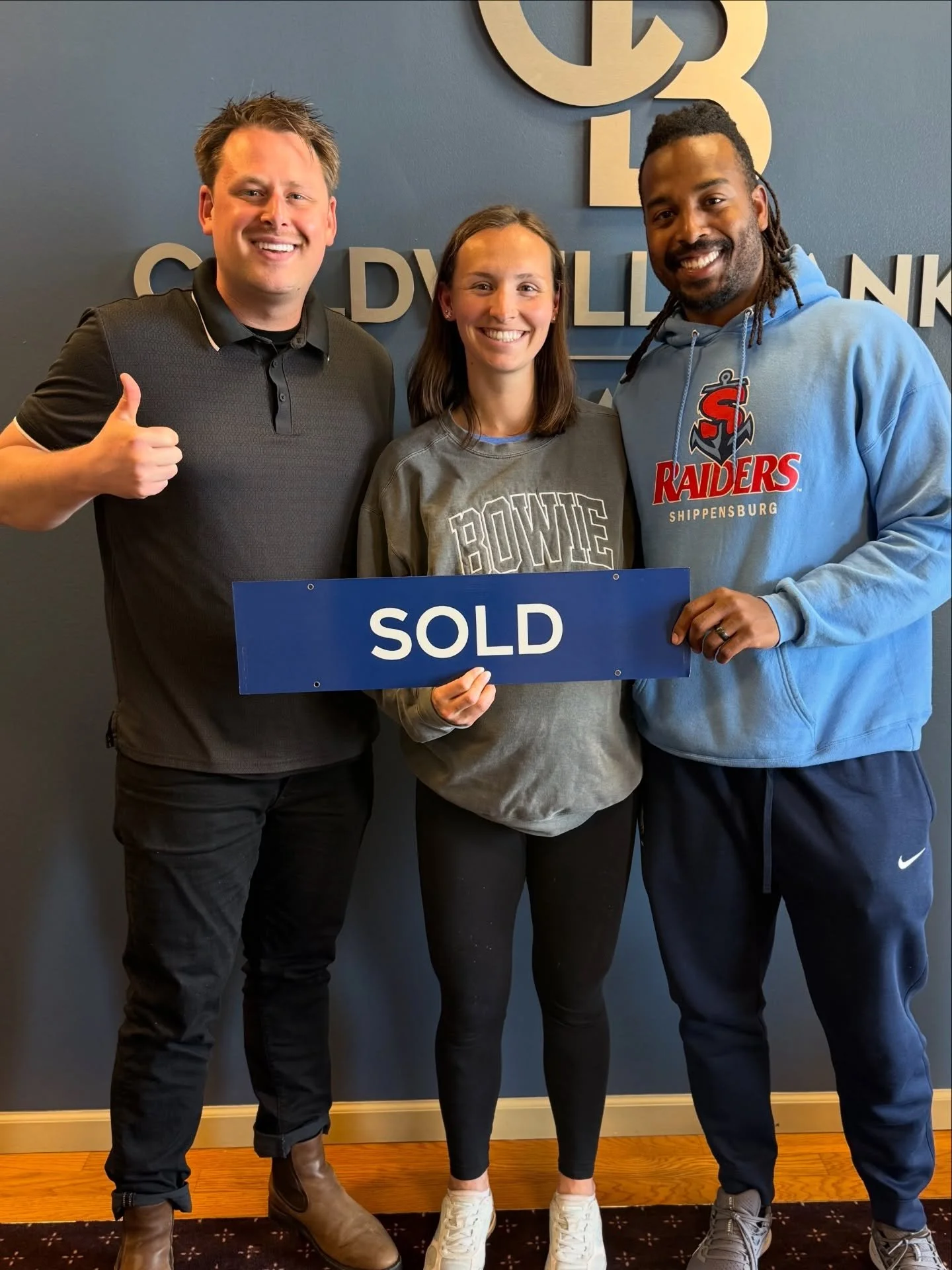 Sold!!! 🎉🏡 

Congratulations to my buyer clients on the purchase of your new home in Shippensburg! 

These buyers were relocating from Ohio to Pennsylvania for work and they had a very tight deadline to be moved in order to start their new job on t