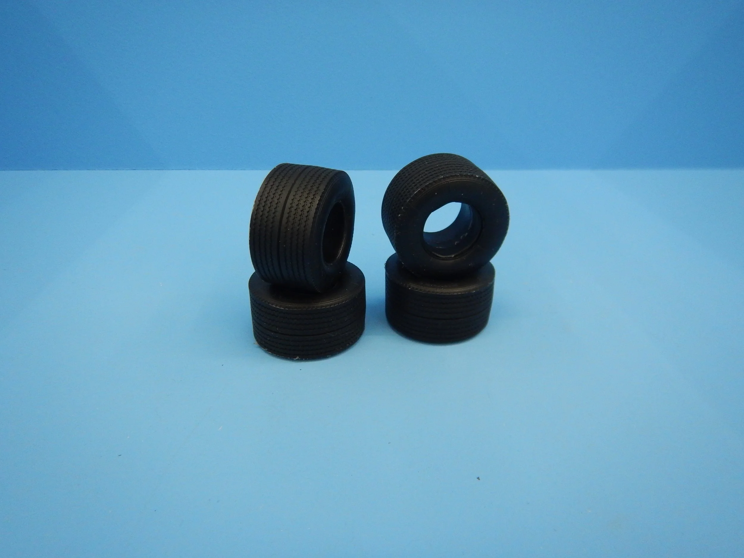 1/24TH SUPER SINGLE TANDEM DRIVE TIRE SET, 24SSD