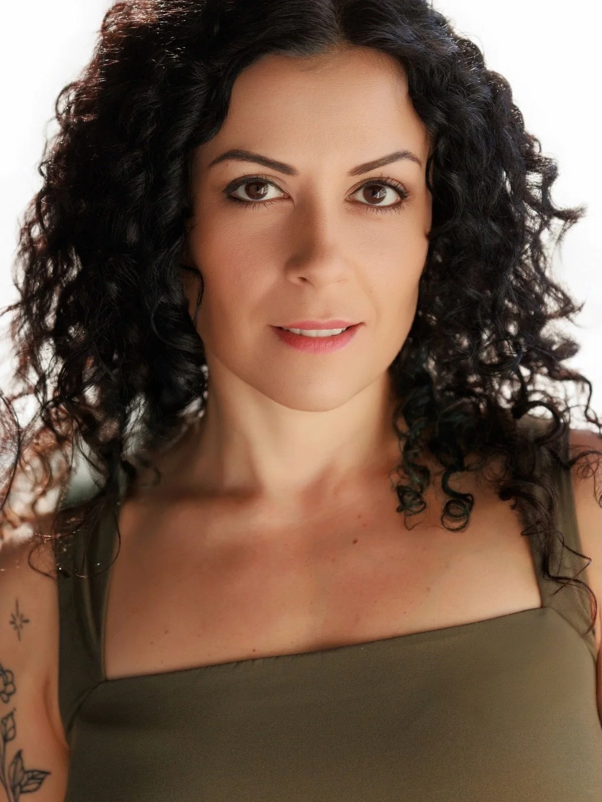 ✨ Feeling so grateful as 2026 is off to a beautiful start. 

🔹New headshots by @jeff_shanes_photographer
🔹Signed with @option_talent
🔹And just booked my first commercial with them 🥹

So thankful for every open door. 🤍

📸 @jeff_shanes_photograph