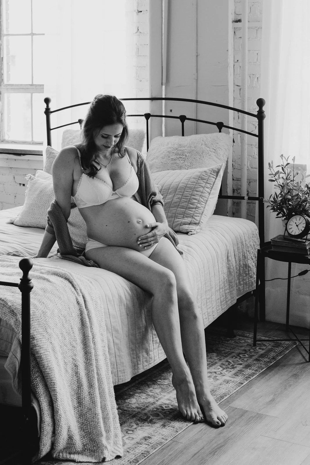 ashLEYstanLEYphotography_Sara_SixthCityStudio_Maternity-42.jpg