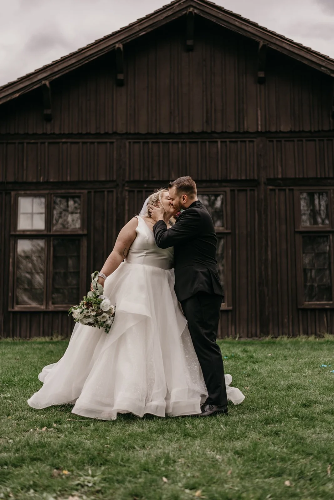 ashLEYstanLEYphotography_Olivia+Jack_HappyDaysLodge_04-20-2024_Wedding-217.jpg