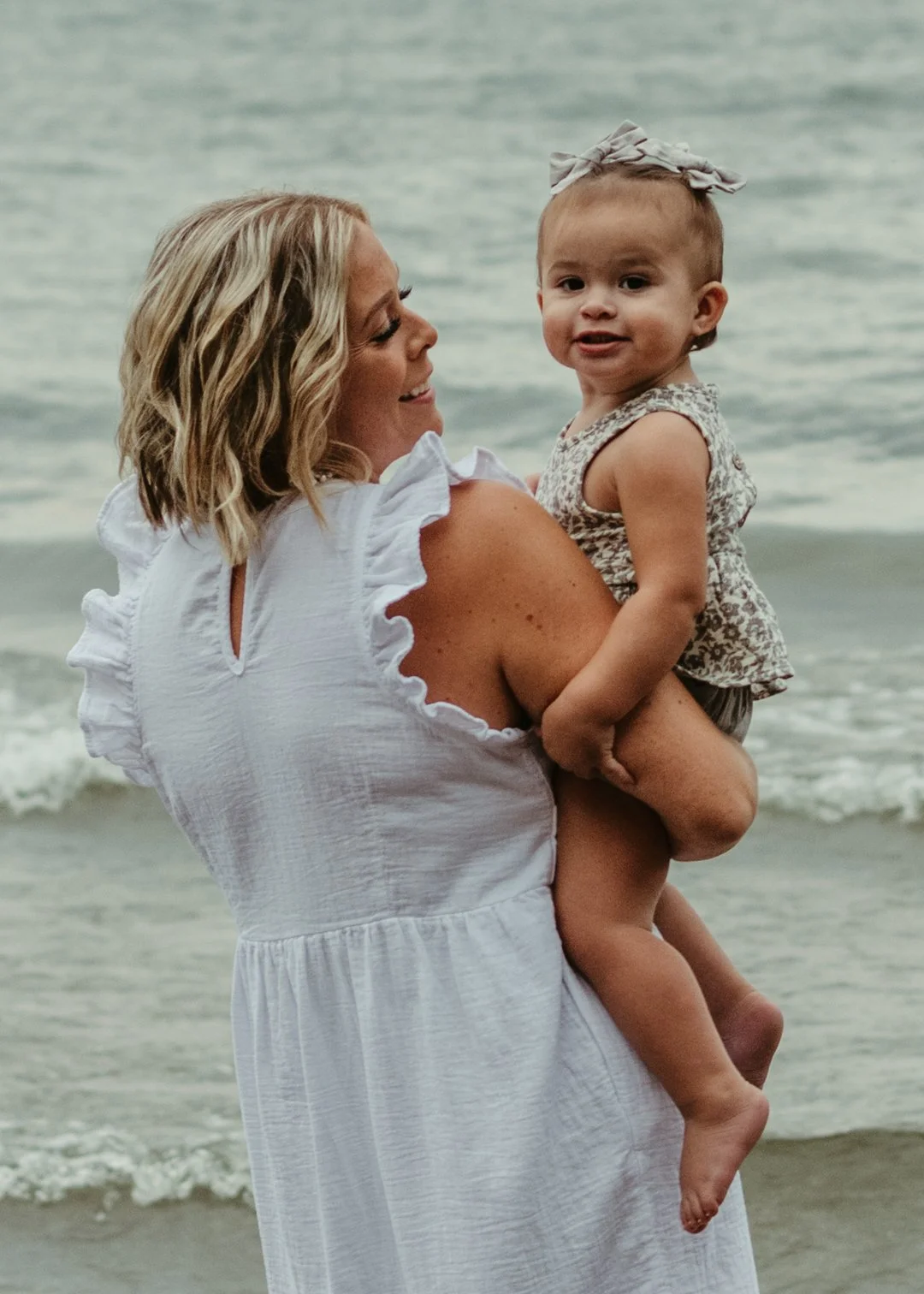 ashLEYstanLEYphotography_TheRomans_BeachFamilySession.jpg