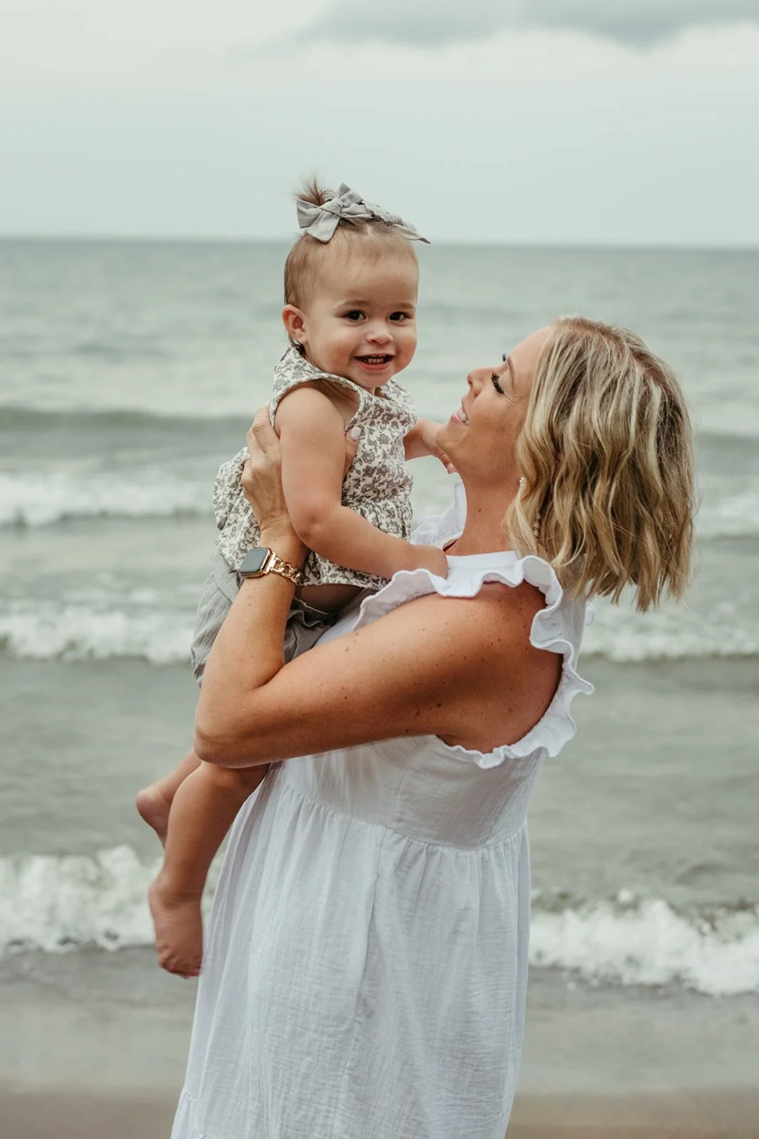 ashLEYstanLEYphotography_TheRomans_BeachFamilySession-5.jpg