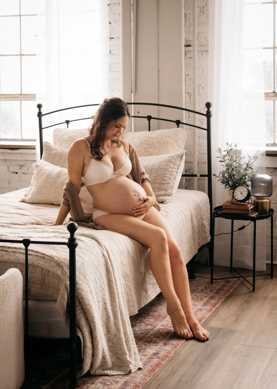 ashLEYstanLEYphotography_Sara_SixthCityStudio_Maternity-41.jpg