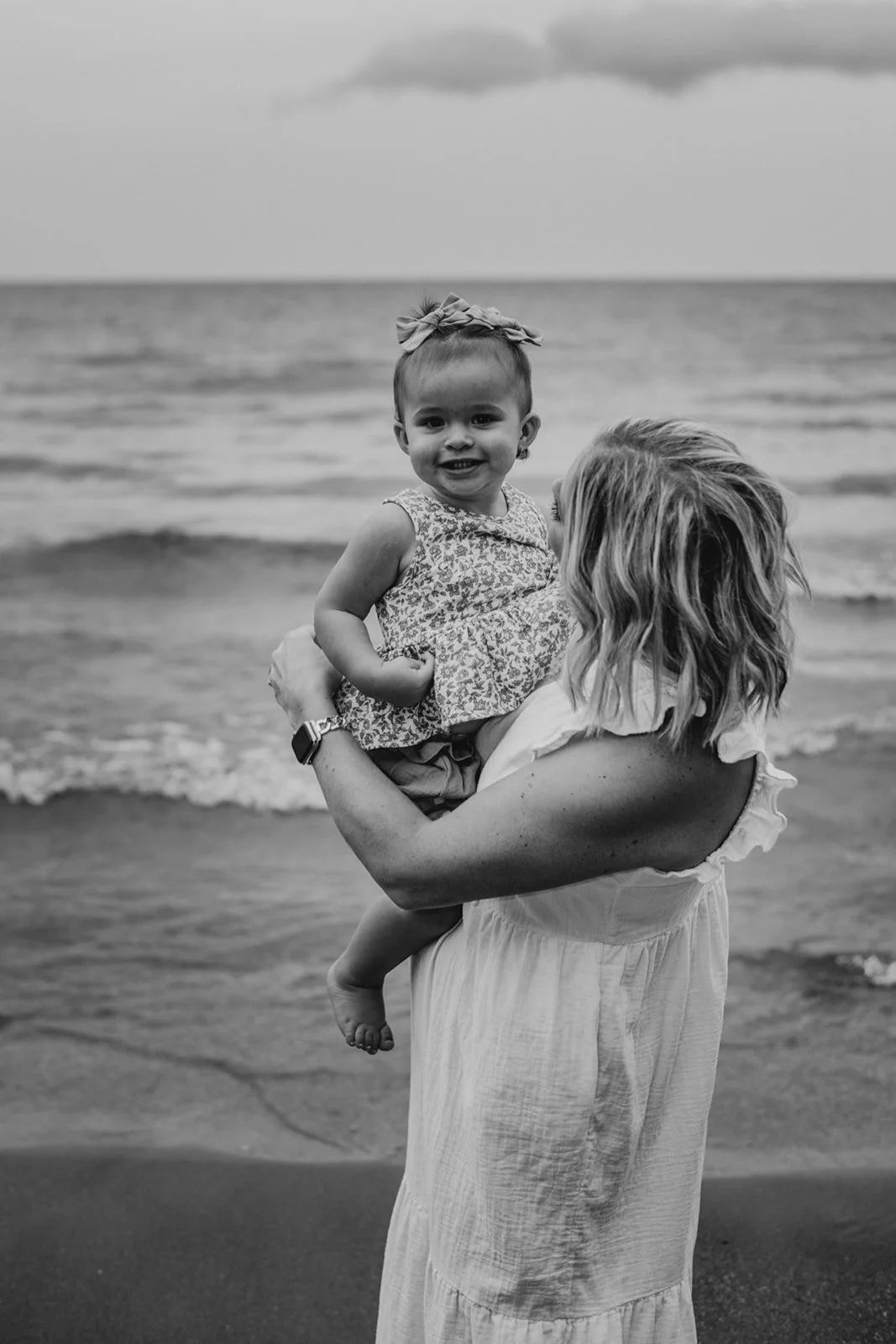 ashLEYstanLEYphotography_TheRomans_BeachFamilySession-6.jpg