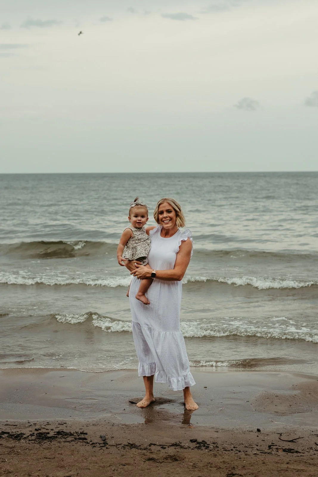 ashLEYstanLEYphotography_TheRomans_BeachFamilySession-16.jpg