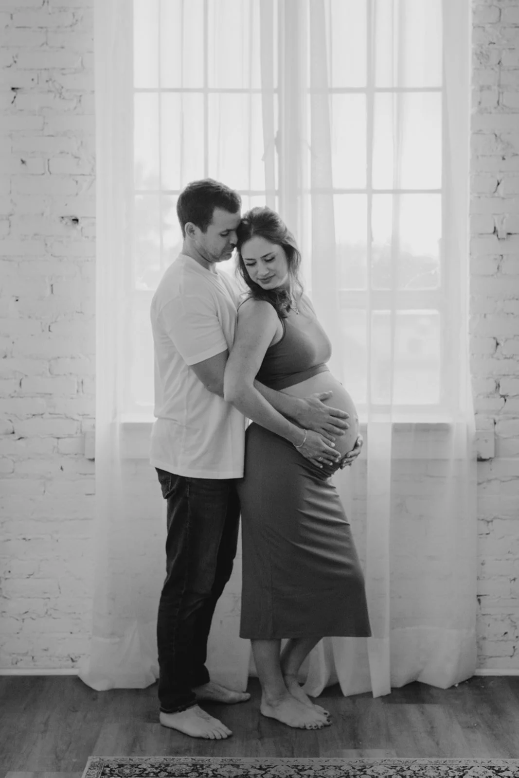 ashLEYstanLEYphotography_Sara+James_SixthCityStudio_Maternity-7.jpg