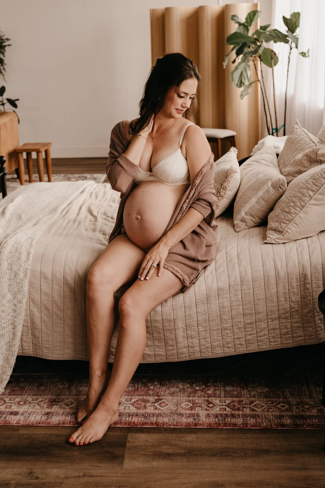 ashLEYstanLEYphotography_Sara+James_SixthCityStudio_Maternity-40.jpg